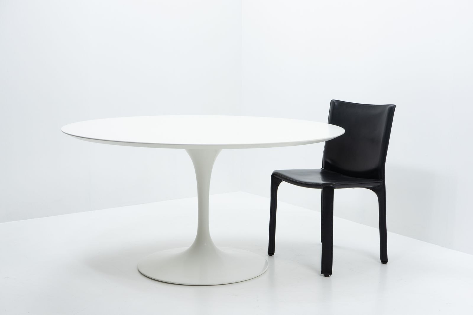 photo vinterior Saarinen 137 Cm Round Dining Table For Knoll International, 1970s