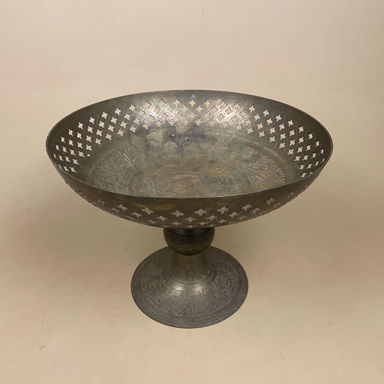 Antique Brass Indian Pedestal Bowl Fruit Dish Gold Metal Ornate Table Display Handmade Etched Decorative Round Centrepiece. photo vinterior