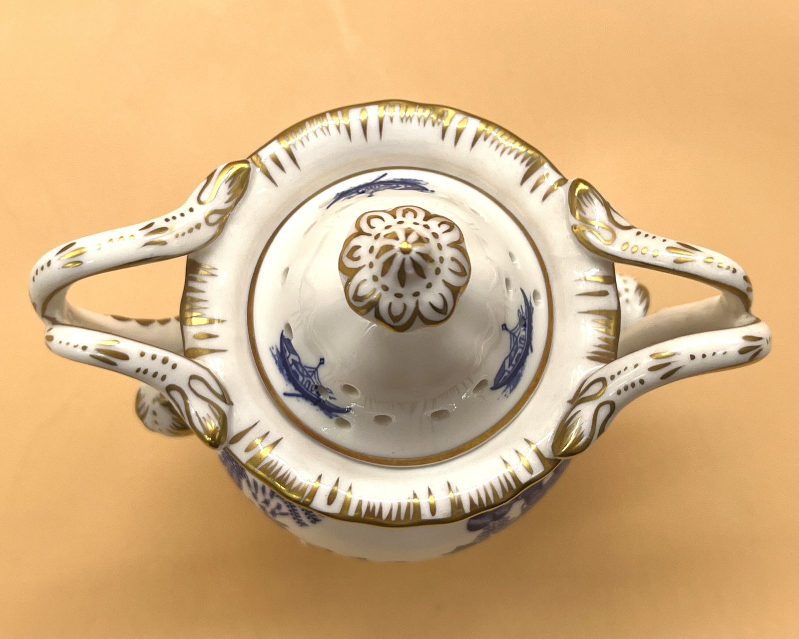 Beautifully Delicate Coalport China Blue Willow Potpourri Jar With Lid. photo 50.0