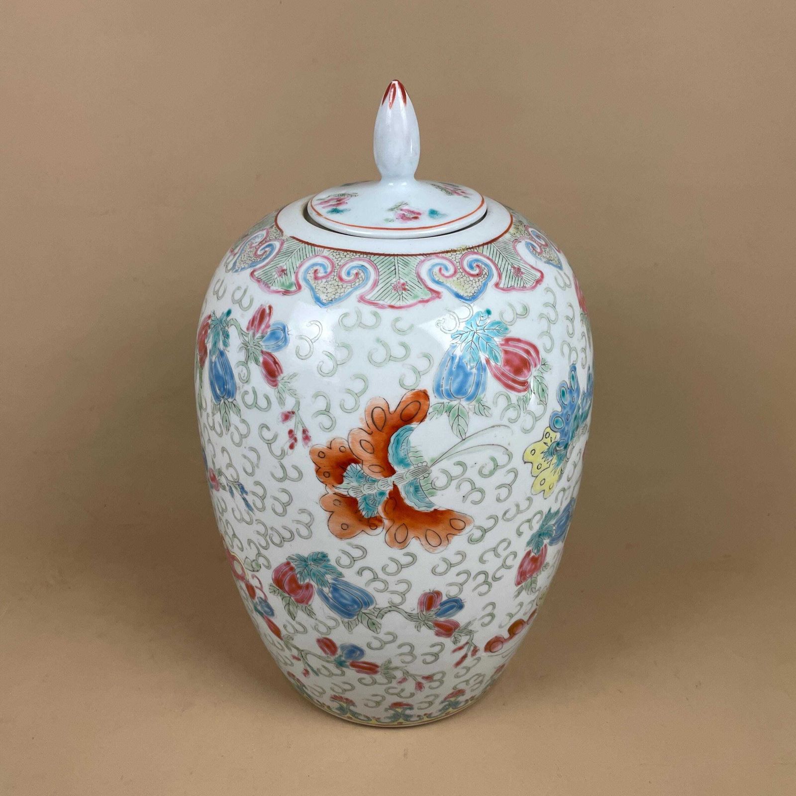 115.0 Oriental Decorative Vase Ceramic Blue White Floral Butterfly Design Pot Chinese Vintage Display Lidded Ginger Jar Lid Pattern Ornament photo