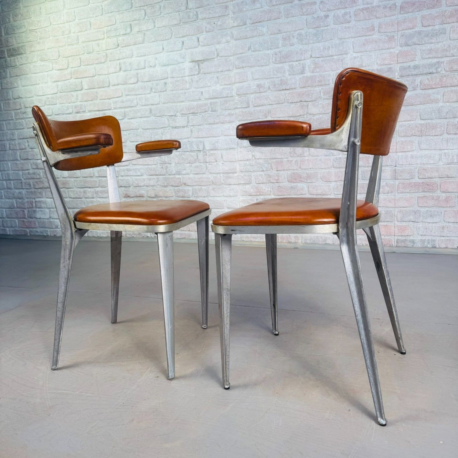 photo vinterior Set Of 10 Ernest Race Ba3 Dining Chairs – Tan Leather Mid Century Modern Icons