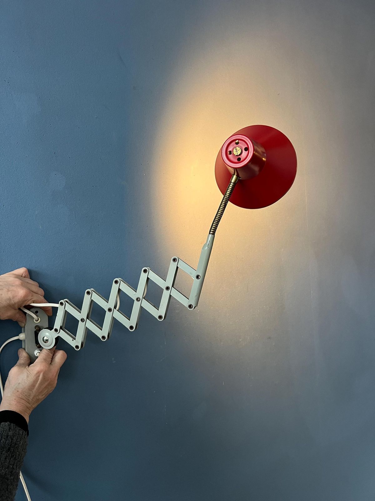 Rode En Witte Hala Schaarlamp Voor Aan De Wand photo furniture