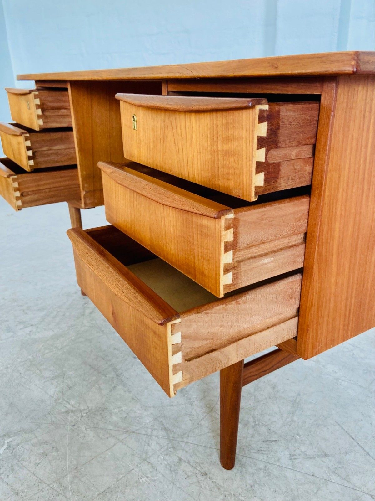photo vintage Vintage Retro Danish Mid Century Teak Desk  1960s