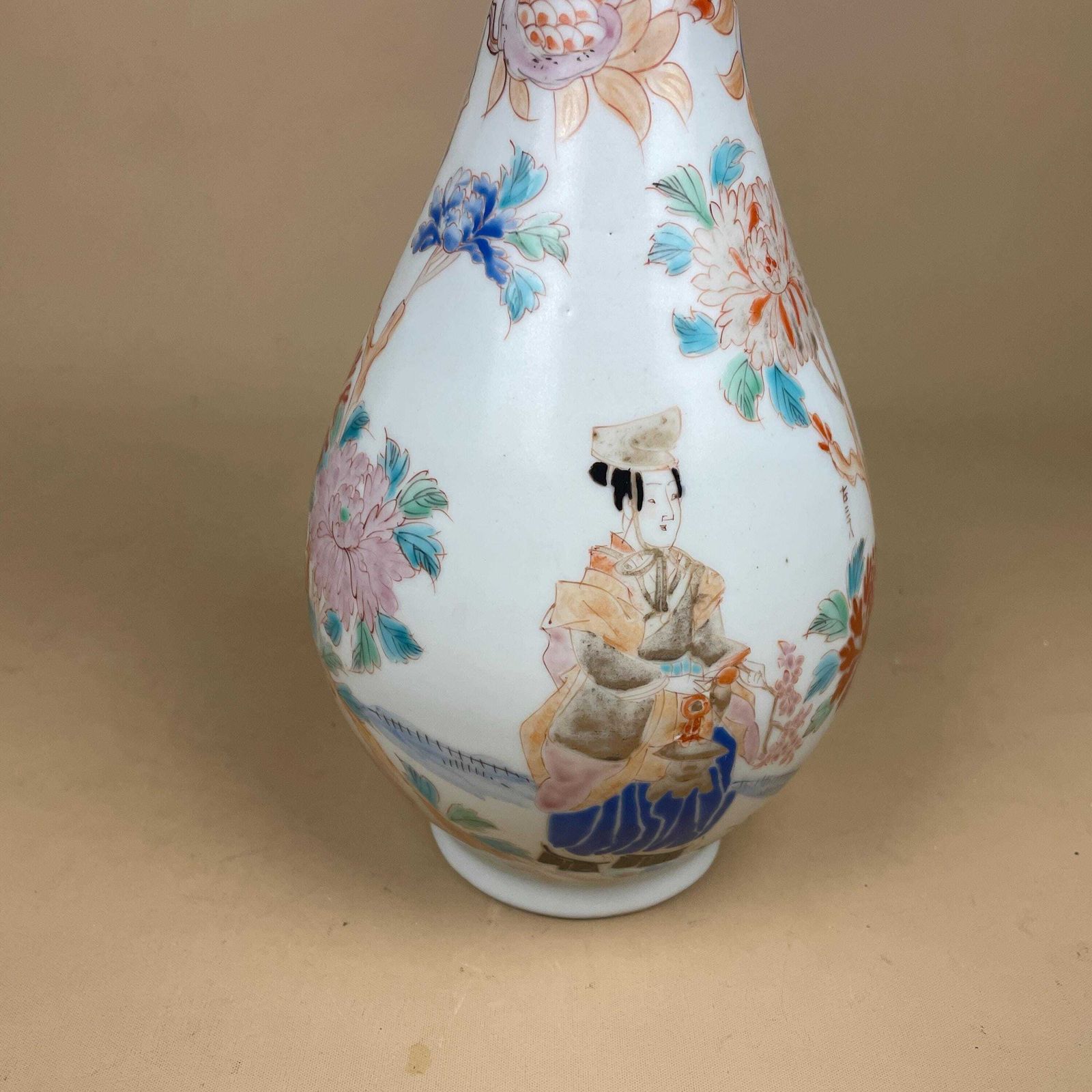 Oriental Antique Decorative Vase Ceramic White Pot Japanese Vintage Display Hand Painted Asian Old Floral Flowers Delicate Frilly Scalloped photo vinterior
