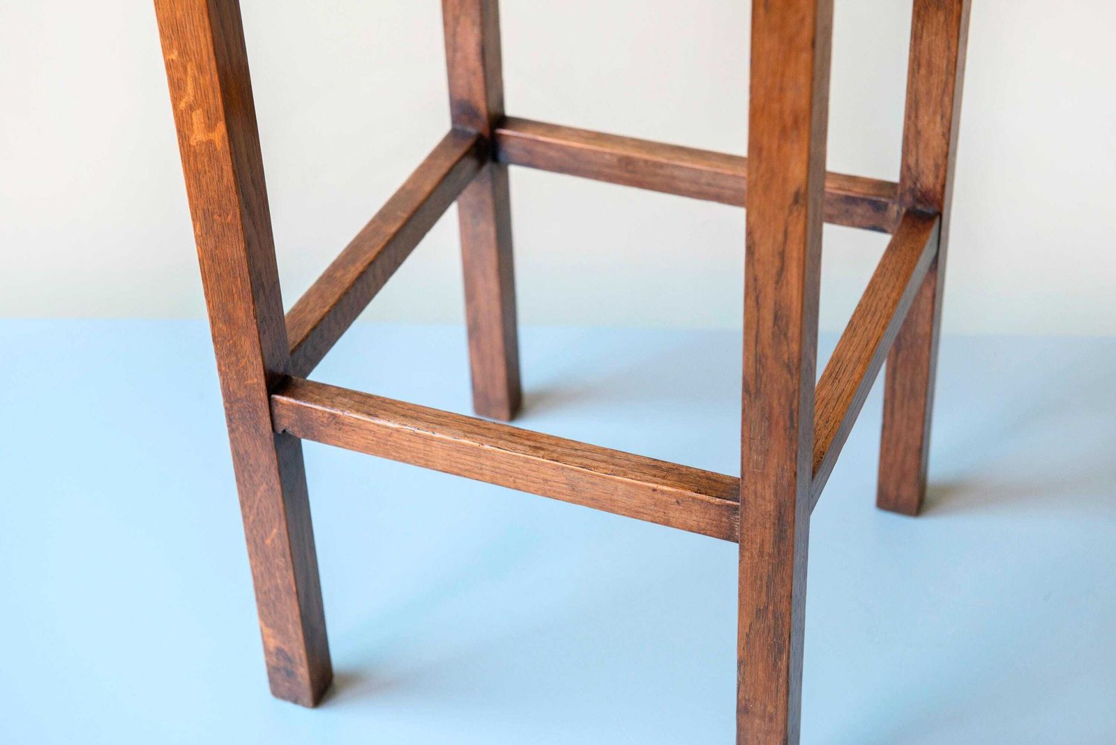 Art Deco Bijzettafel   Massief Eiken Vierkante Plantenstandaard   Nederlandse Accenttafel photo vinterior