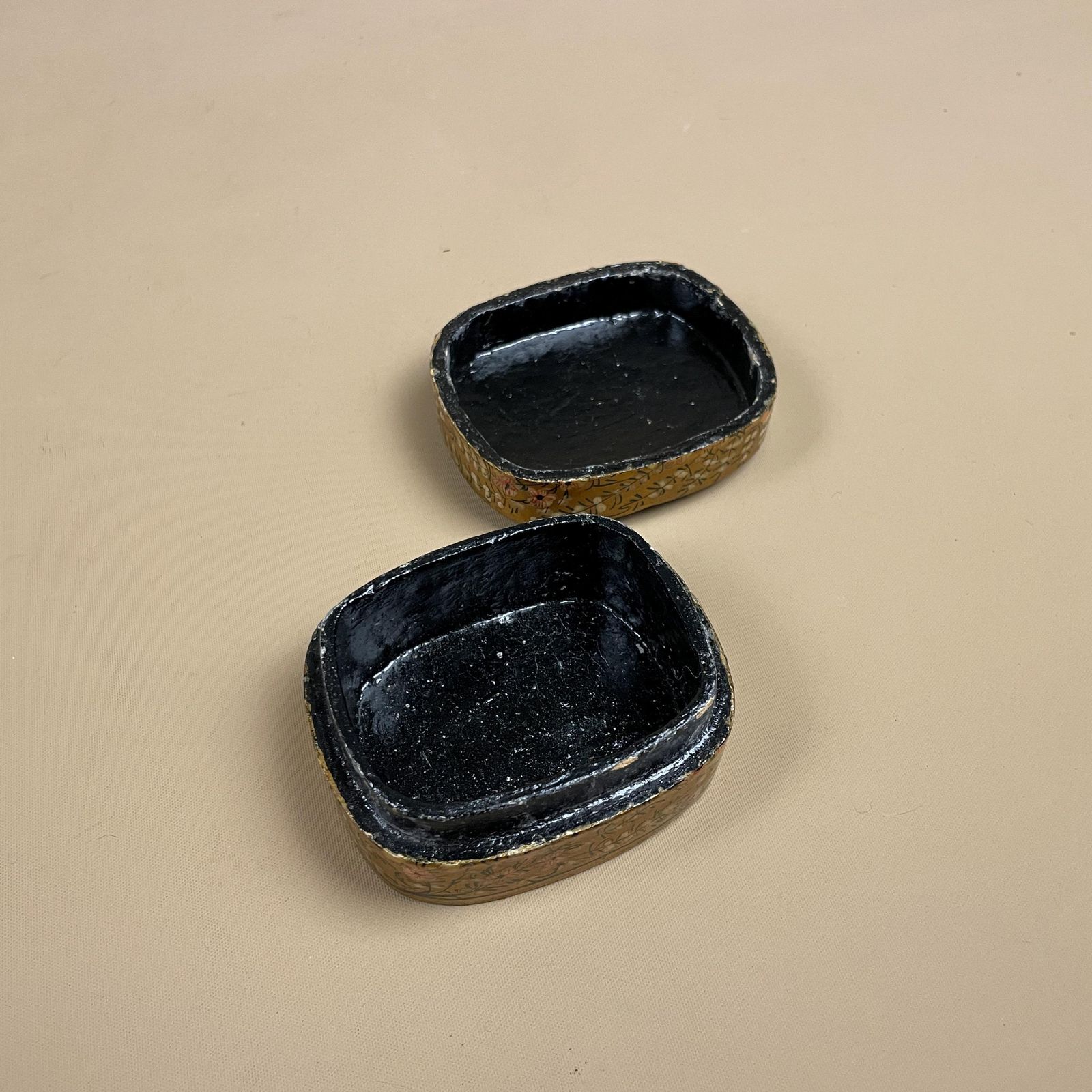Kashmiri Style Papier Mache Box Hand Painted Floral Bird Trinket Decorative Box Dressing Table Decor Rings Trinket Lidded Pot Lacquered photo vintage