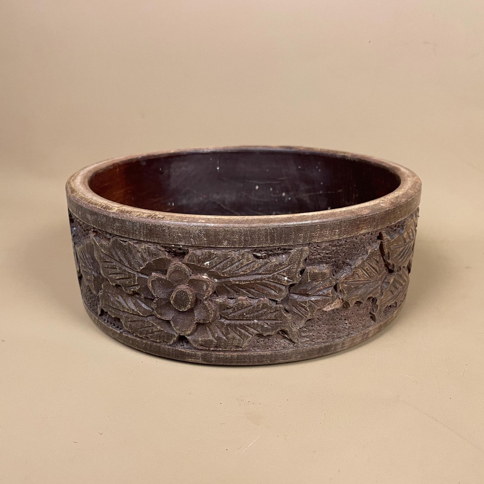 Vintage Hand Carved Wooden Bowl Decorative Floral Leaf Motif Rustic Display Tub Farmhouse Cottage Tableware Wood Handmade Round
