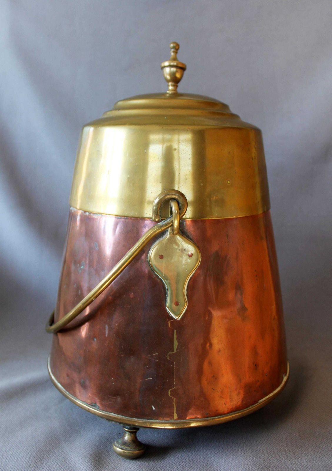 Bouwonderdelen Zeer Grote Antieke Nederlandse Doofpot, 19e Eeuw, Messing En Koper, Knop, Driepoot, Beweegbaar Handvat, Nederland photo