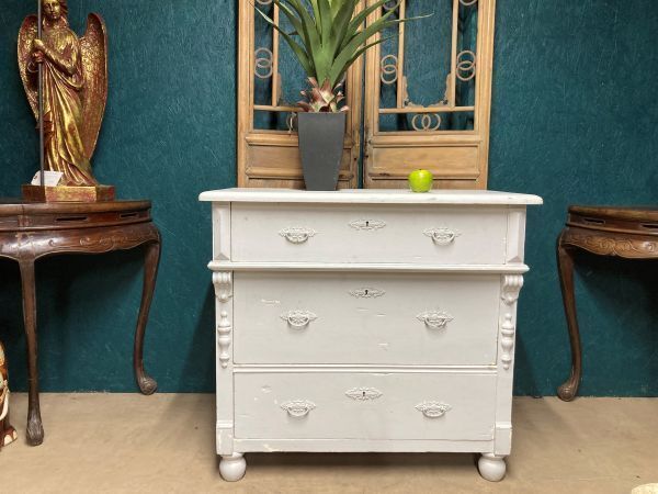 A Charming Antique Painted Pine Chest Of Drawers