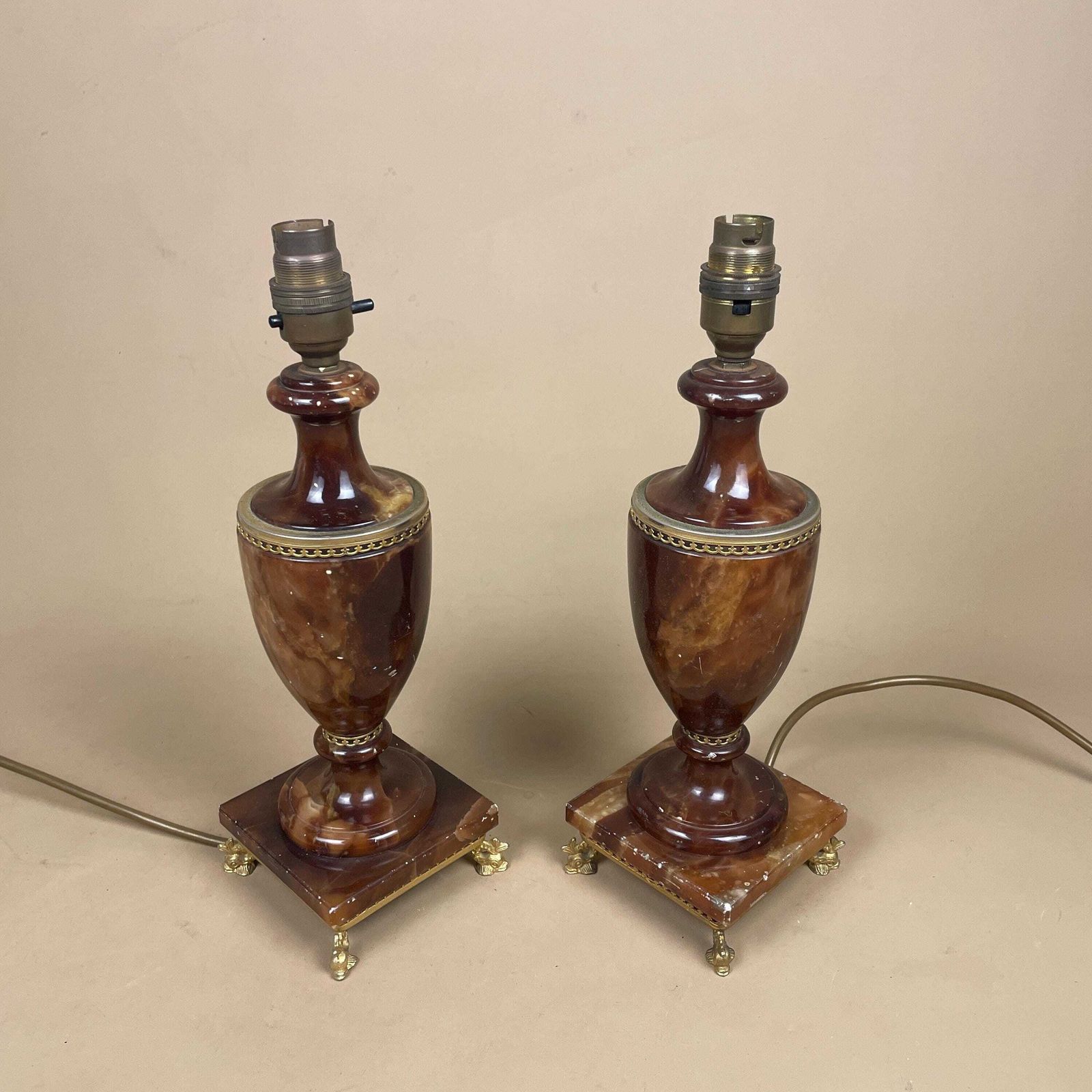 Pair Of 2 Antique Alabaster Marble Brass Metal Gold Lamp Light Bedside Side Table Marbled Patterned Vintage Stone Brown Bedside Fish Feet