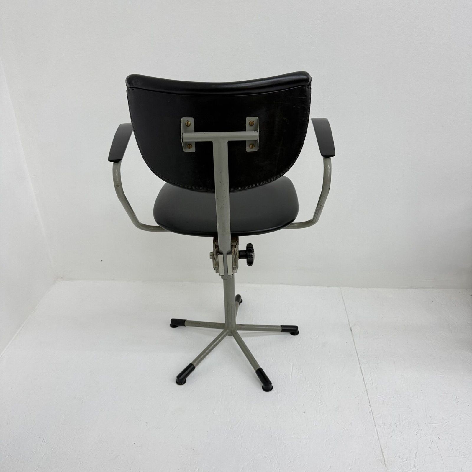 Meubels Mid Century 3311 Bureaustoel Van Toon De Wit Voor Gebroeders De Wit, Ca. Jaren 1960 photo