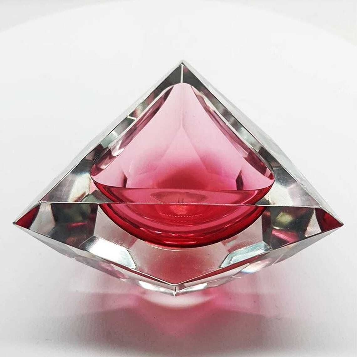 1960s Rare Pink Multifaceted Triangular Ashtray Or Catch All In Murano By Flavio Poli For Seguso. Made In Italy. photo for sale