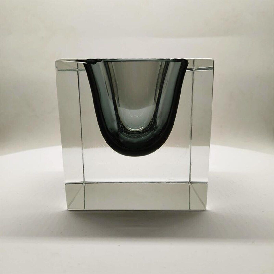381.0 1960s Rare Big Cube Ashtray Or Catch All In Murano Glass By Flavio Poli For Seguso. photo