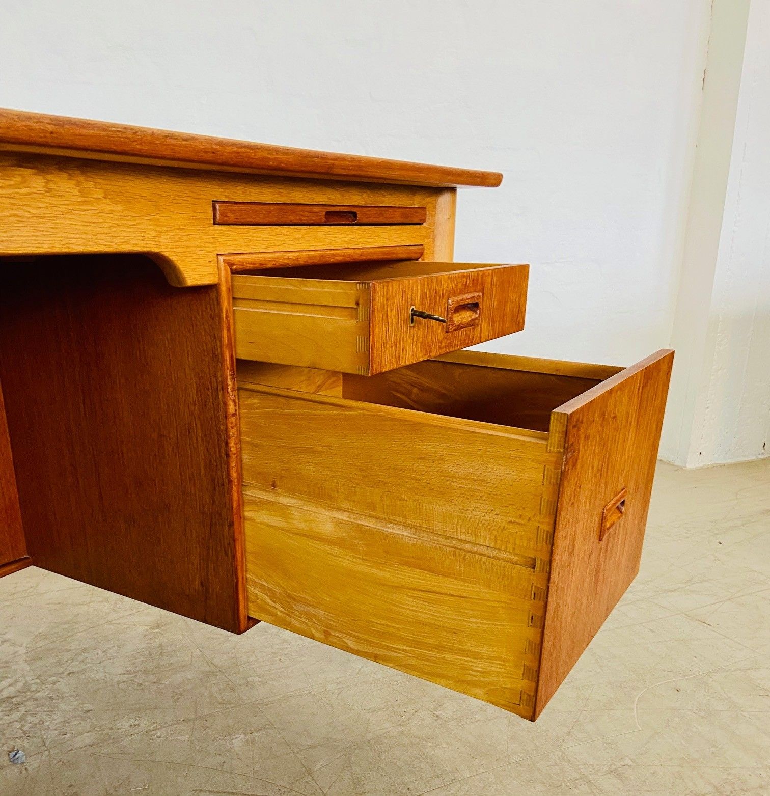 photo furniture Vintage Retro Danish Teak And Oak Desk By Borge Mogensen For Soborg