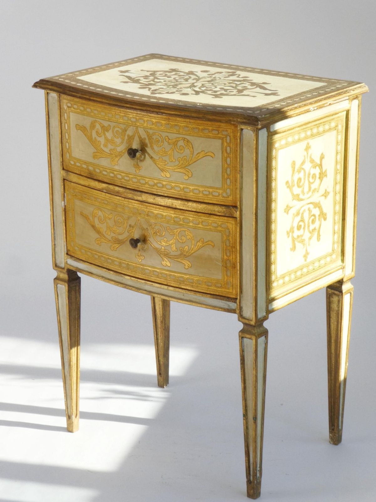 Florentine Wooden Chest Of Drawers In Gold And White, Italian Entryway Table, Hollywood Regency Console photo Furniture