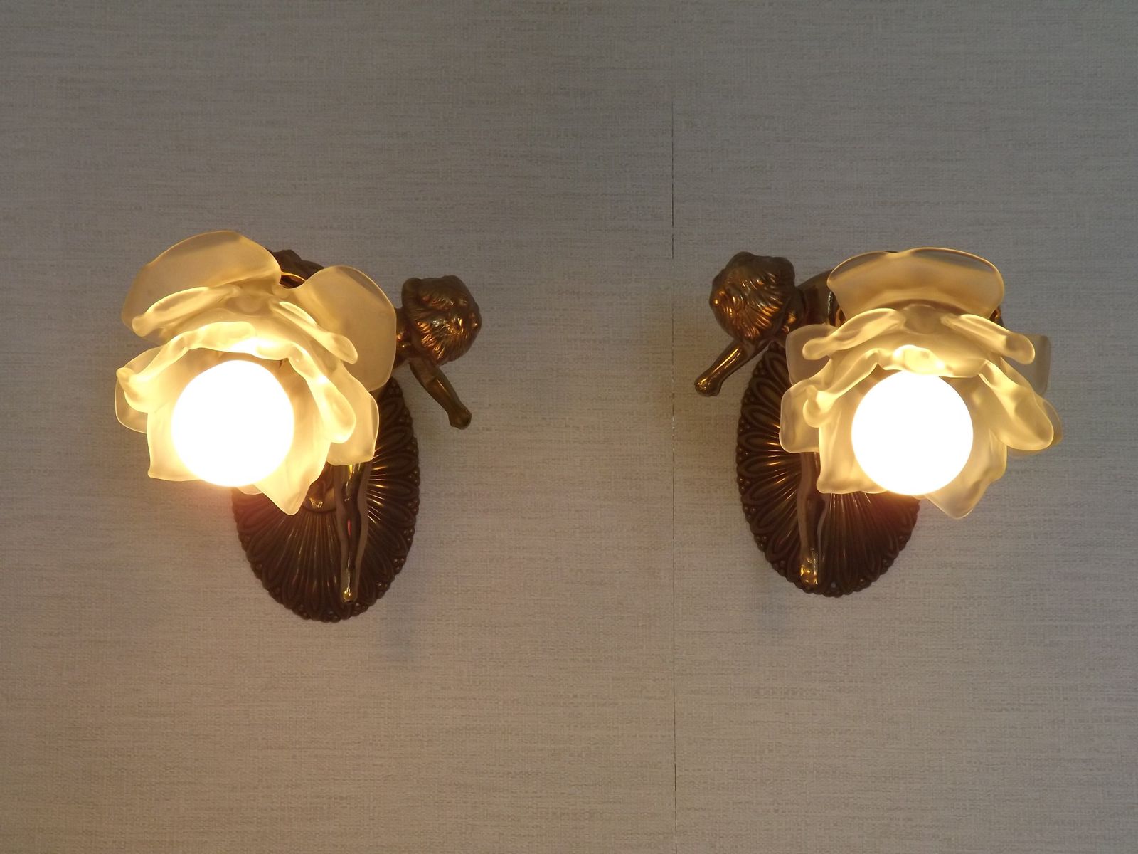 photo furniture Decorative Pair Italian Bronze Cherub Wall Lights With Flower Petal Glass Shades