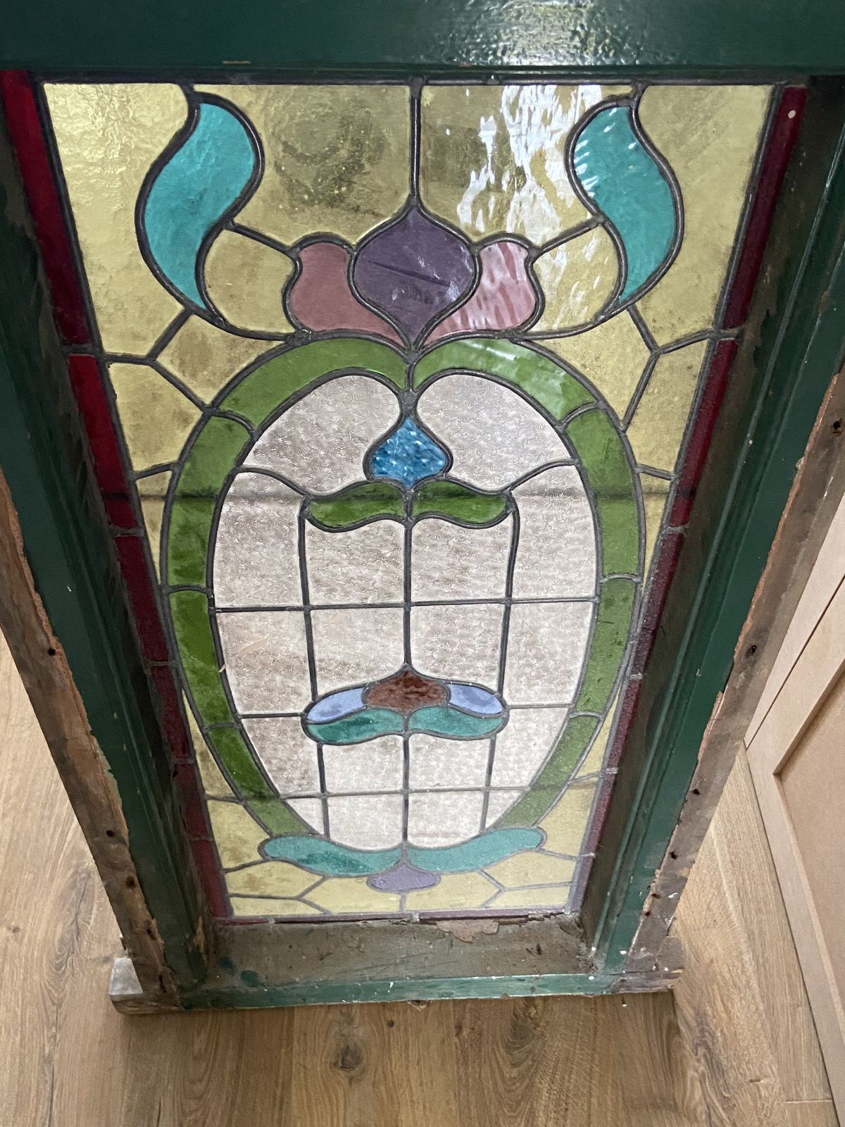 Large Victorian Stained Glass Window Panel, Likely Dating From The Late 19th Century (Circa 1890–1900)