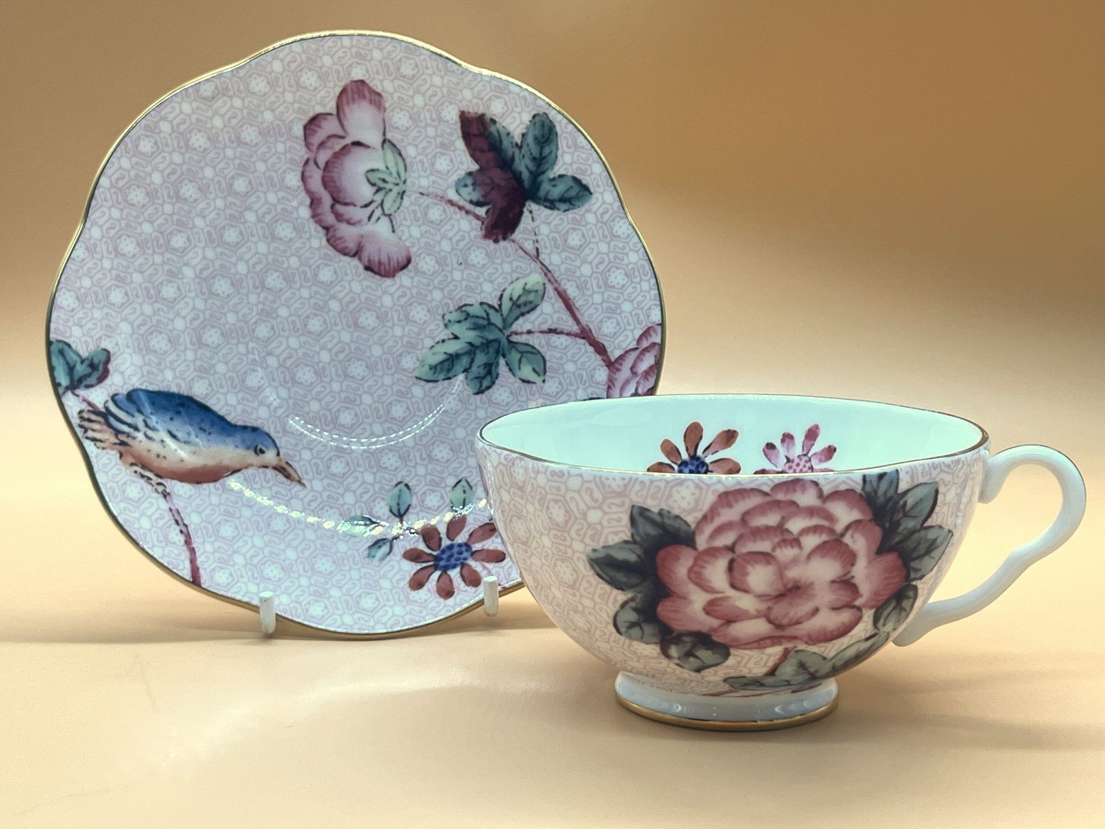 photo vinterior Wedgwood China 10 Piece Cuckoo Design Tea Set For 2. Teapot, 2 Cups & Saucers, A 2 Tier Cake Stand And A Sandwich Serving Tray.