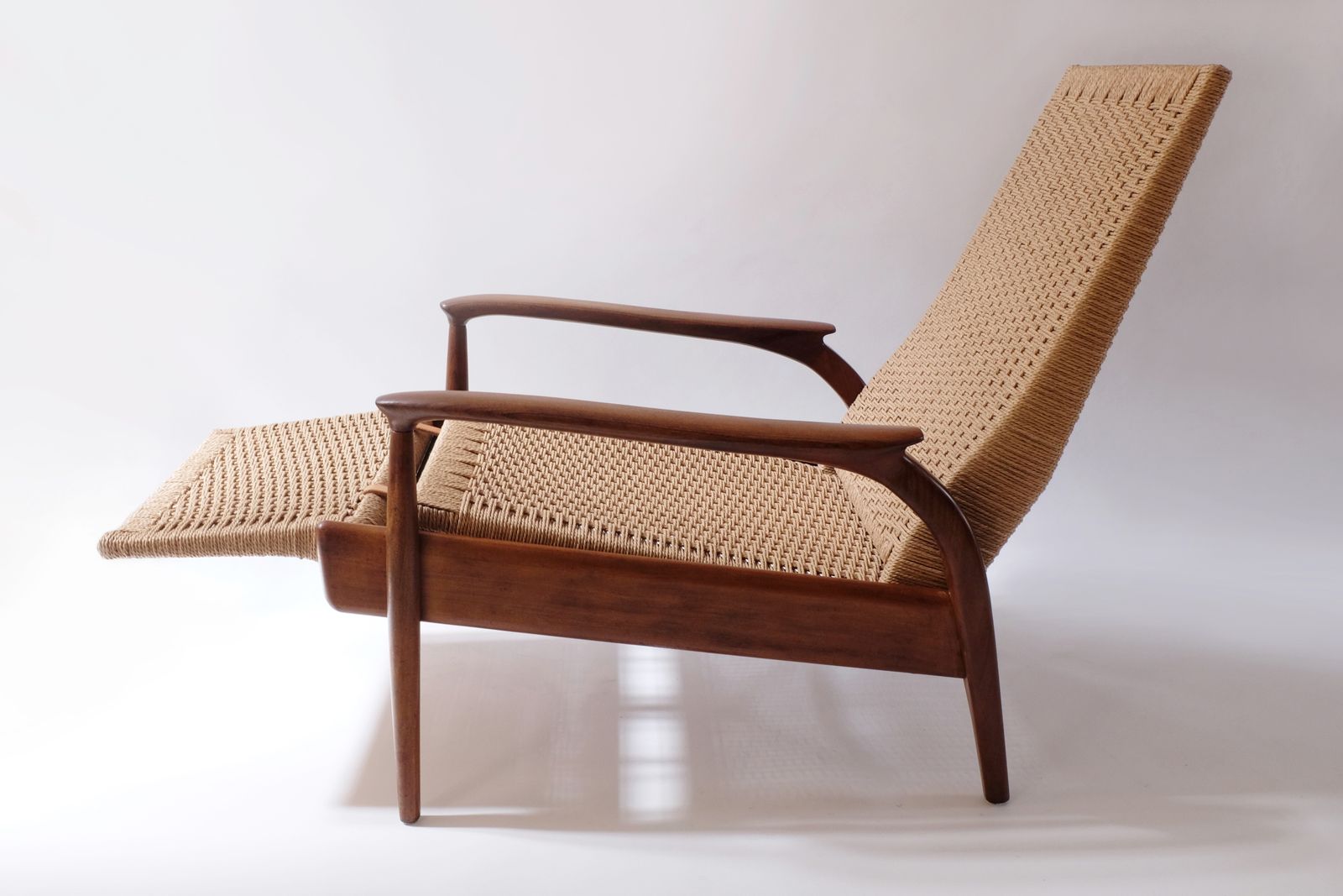 photo furniture Mid Century Modern Reclining Lounge Chair
