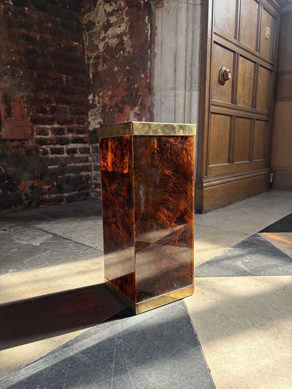 1970s Italian Tortoiseshell Effect Acrylic Umbrella Stand With Brass Trim, Attributed To Christian Dior photo for sale