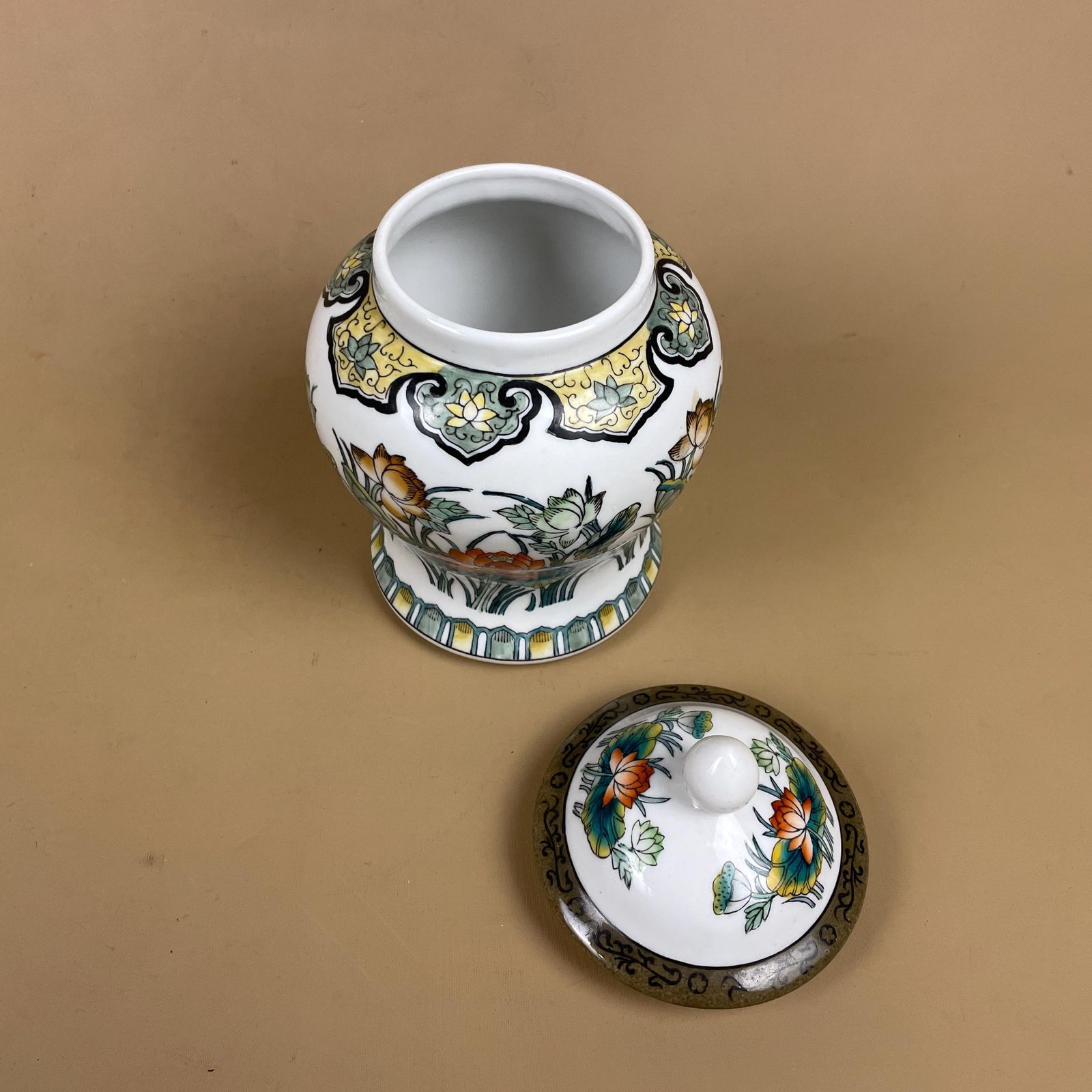 Oriental Decorative Vase Ceramic Pot Chinese Vintage Display Hand Painted Asian Old Floral Flowers Lotus Lidded Lid Antique White Ginger Jar photo vintage