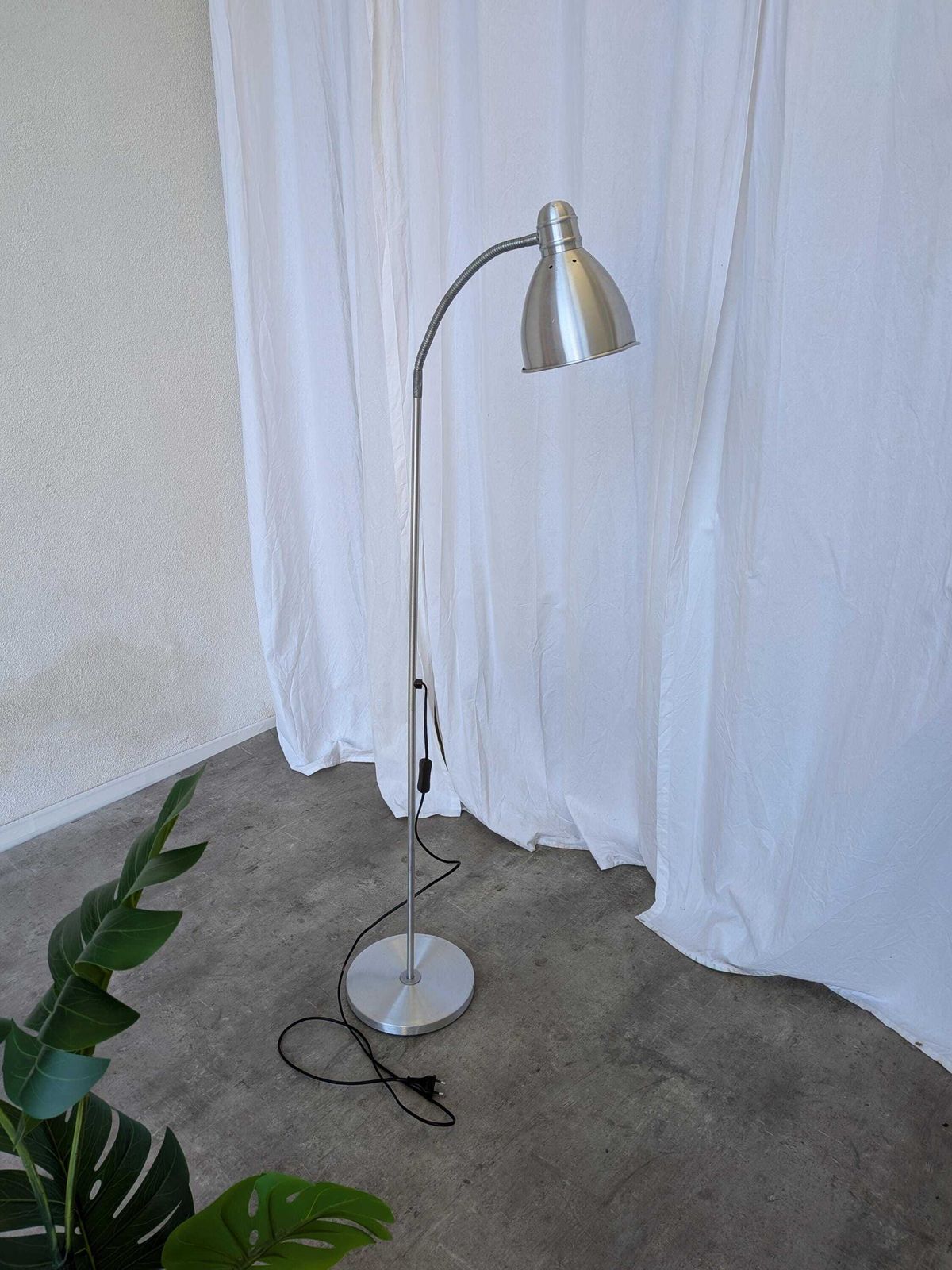 Vintage Adjustable Floor Lamp / Metal Adjustable Gooseneck Reading Light
