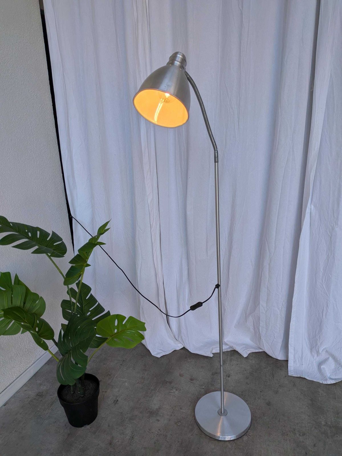 222.0 Vintage Adjustable Floor Lamp / Metal Adjustable Gooseneck Reading Light photo