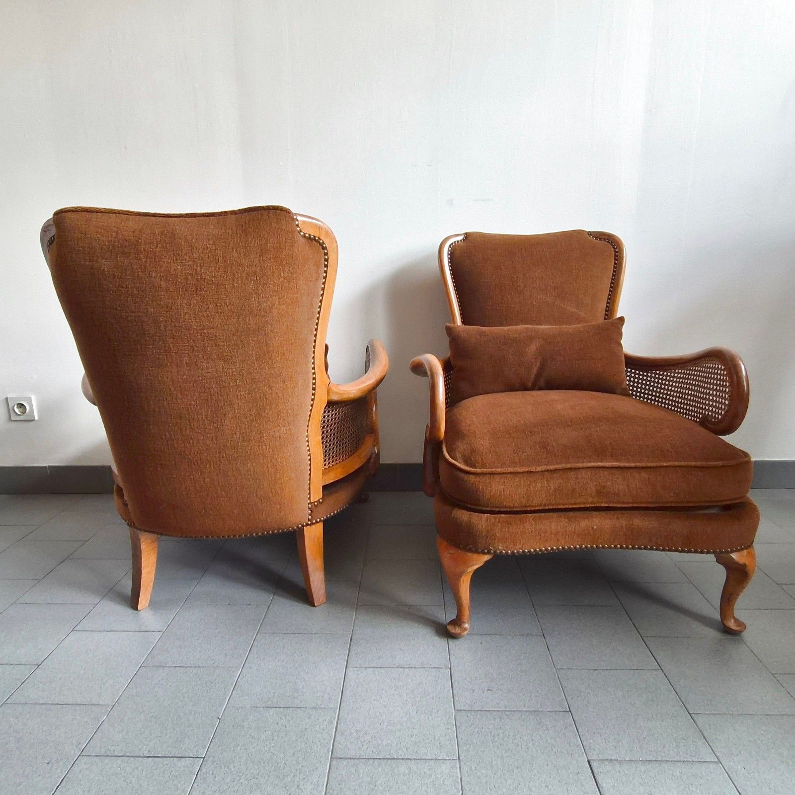 photo furniture Pair Of Vintage Early 20th Century Shepherd Armchairs In Cane & Wood Superb Curved