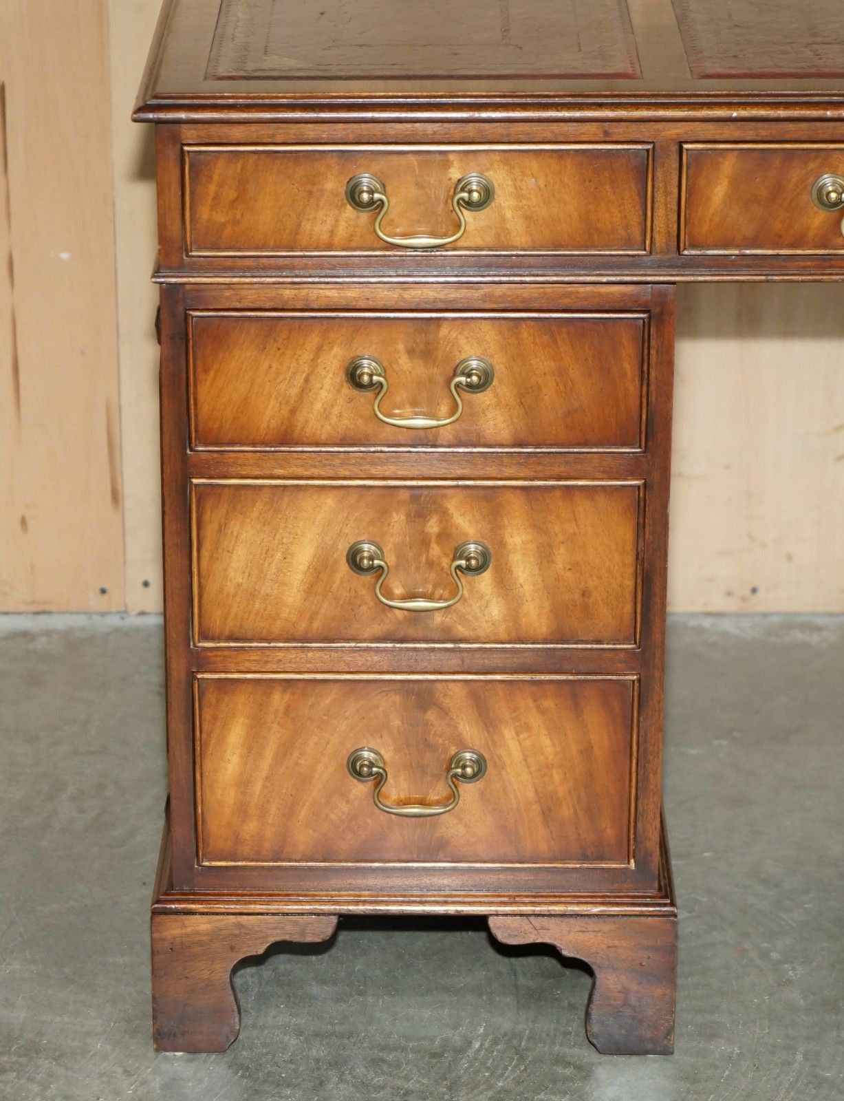 Lovely Bevan Funnell Mahogany Partner Desk Oxblood Gold Leaf Tooled Leather Top photo Furniture
