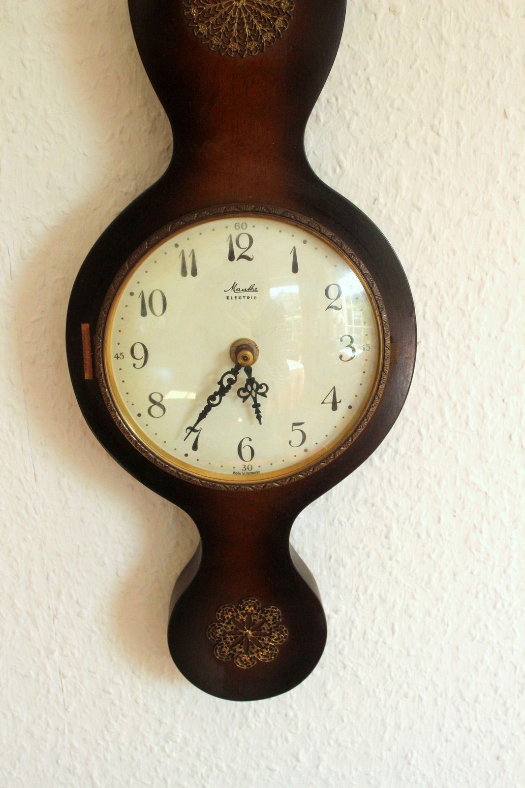 1950s   High Quality Wall Clock By Mauthe Electric With A Thermometer (Showing Celsius And Fahrenheit) As A Set,  Made Of Walnut Wood, Glass, Metal photo Home Decor