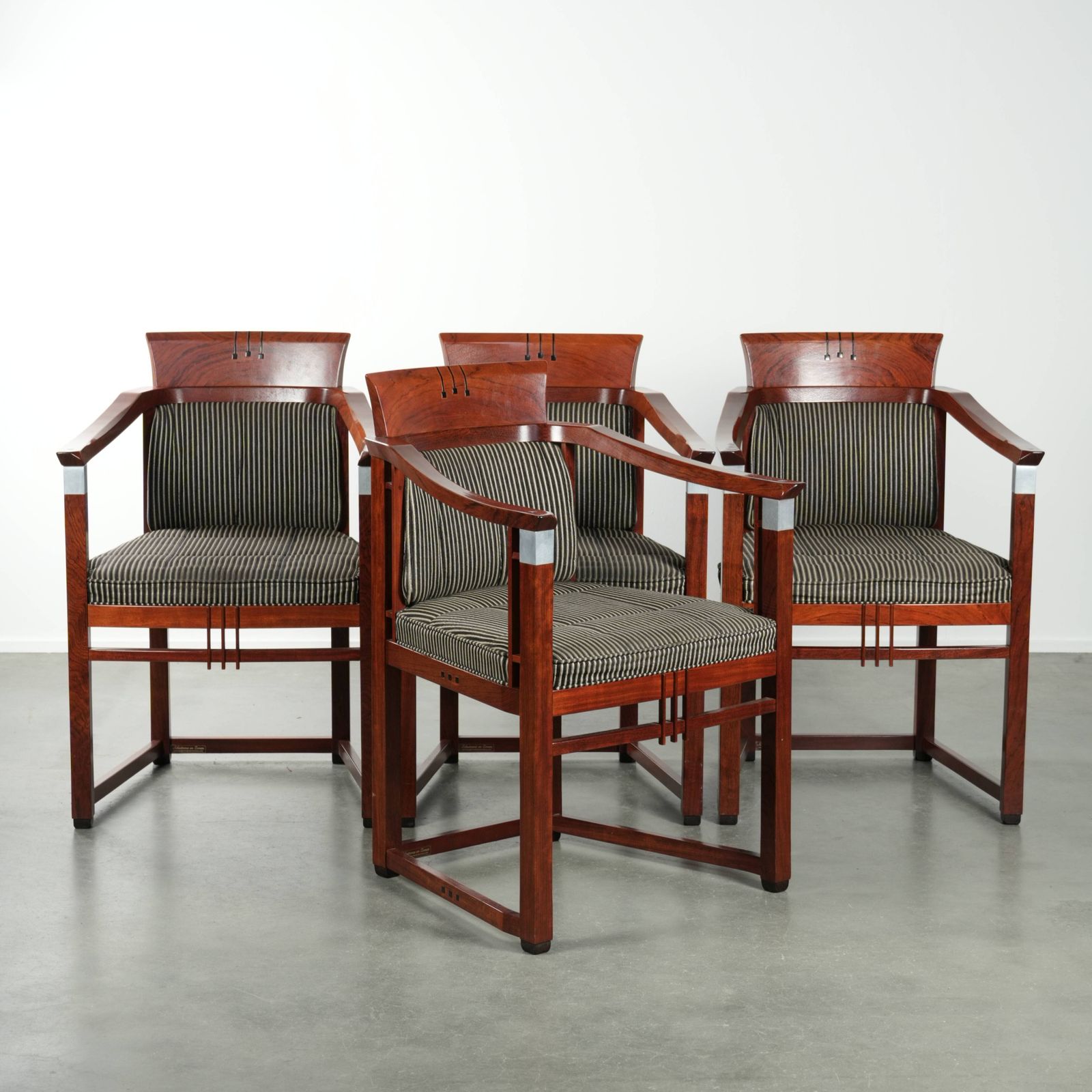 Set Van 4 Stoffen Eetkamerstoelen Met Armleuningen Uit De Decoforma Serie Van Schuitema, In Goede Staat