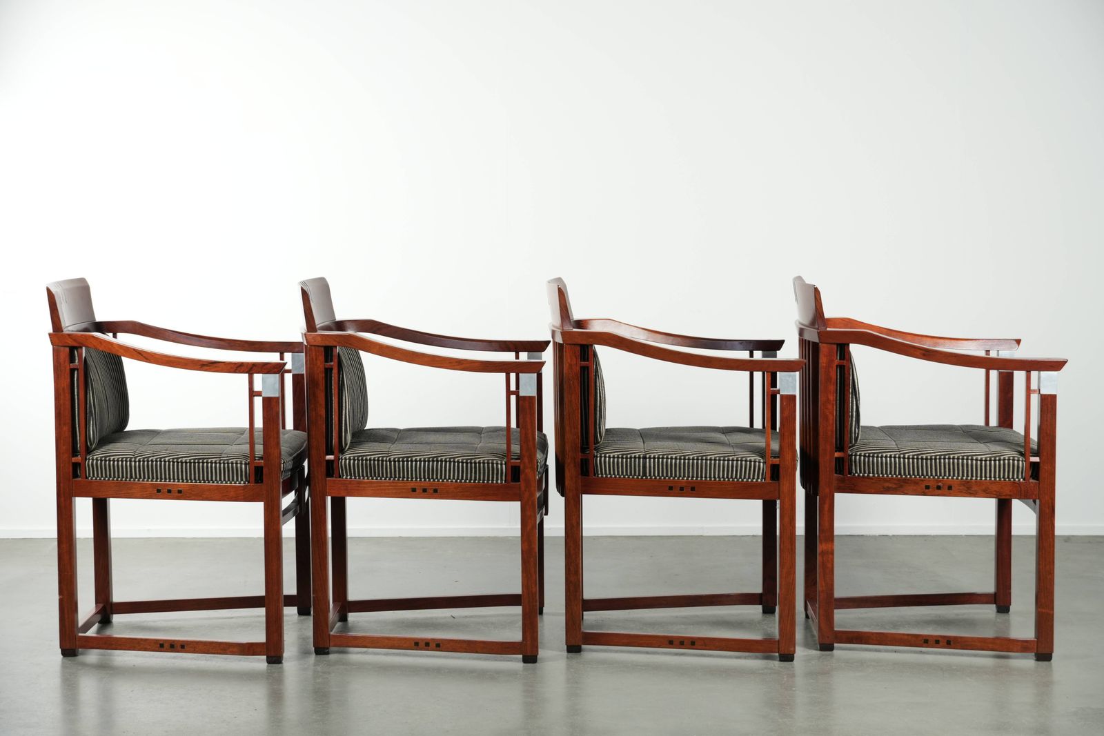 Set Van 4 Stoffen Eetkamerstoelen Met Armleuningen Uit De Decoforma Serie Van Schuitema, In Goede Staat photo for sale