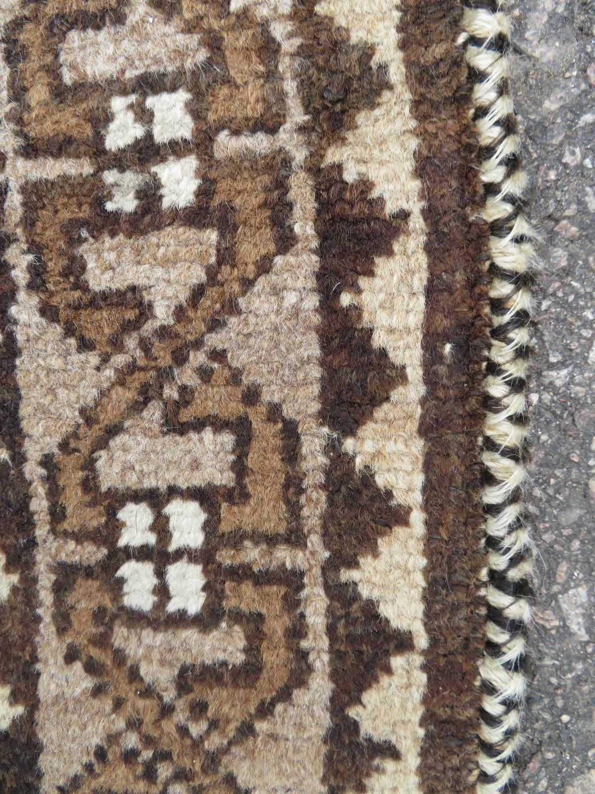 Antique Gabbeh Long Tribal Rug. 239cm X 117cm. photo vinterior