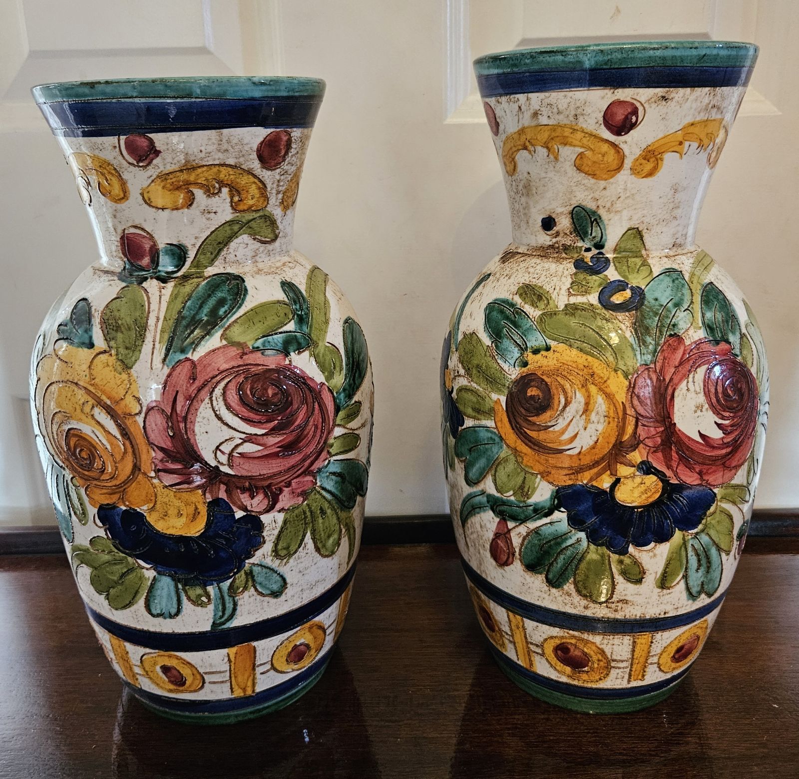 Vintage Italian Pair Of Majolica Vases Floral Painted Decorative