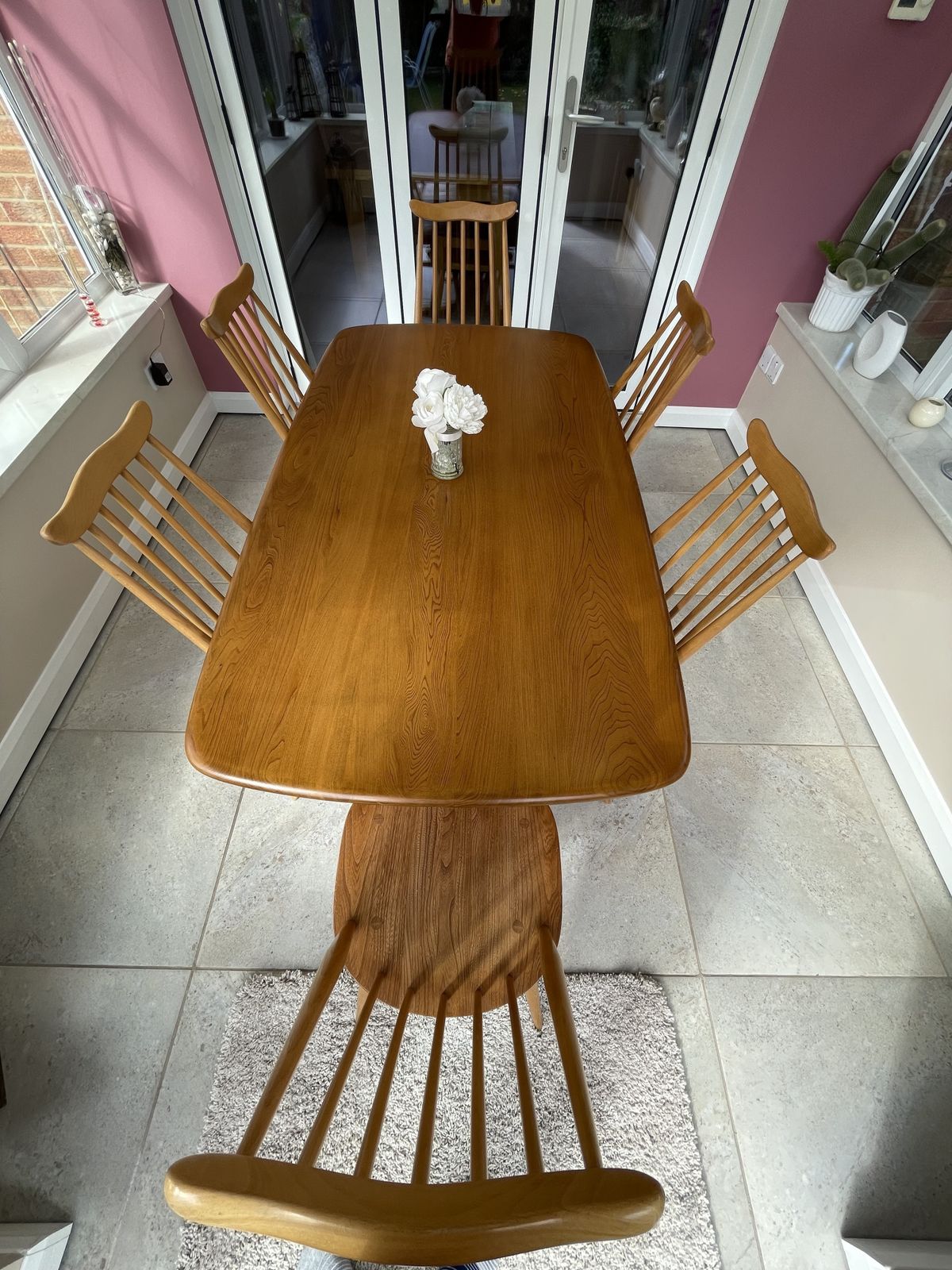 Ercol Windsor Dinning Table And 6 Goldsmith Chairs In Excellent Condition photo buy