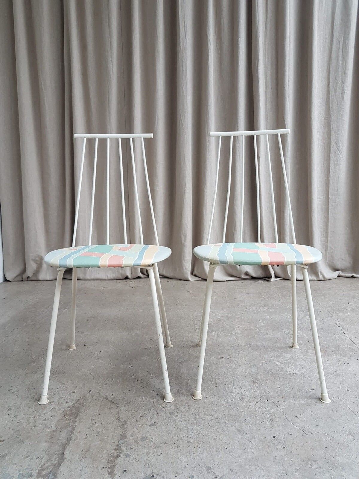 Vtg Mid Century Pair Set Of 2 White Metal Modernist Dining  Kitchen Chairs  R45 photo furniture