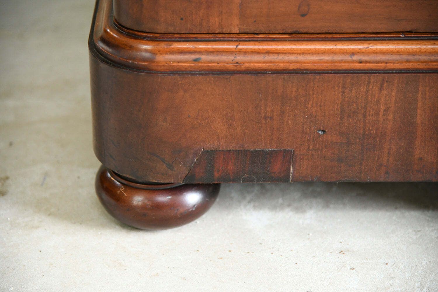 photo furniture Large Victorian Mahogany Breakfront Bookcase