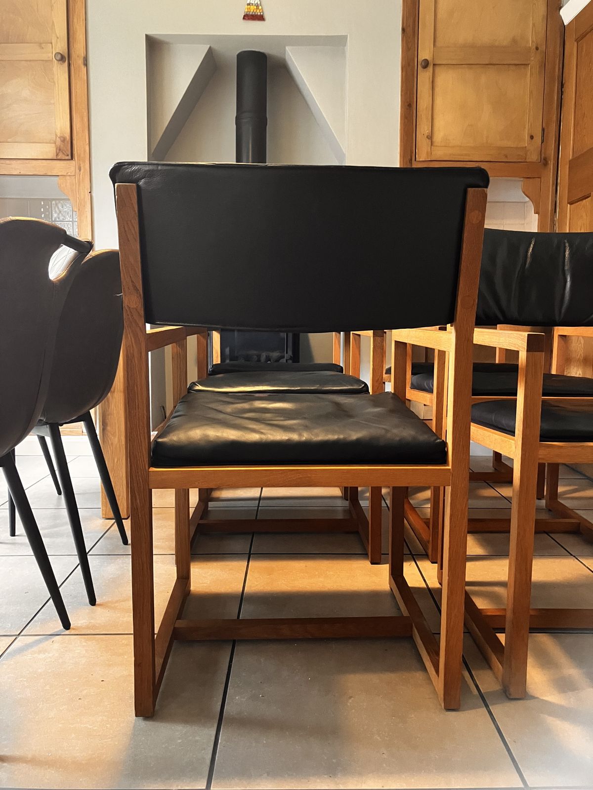 80’ 90’s Set Of 6 Oak And Black Leather Chairs photo vintage