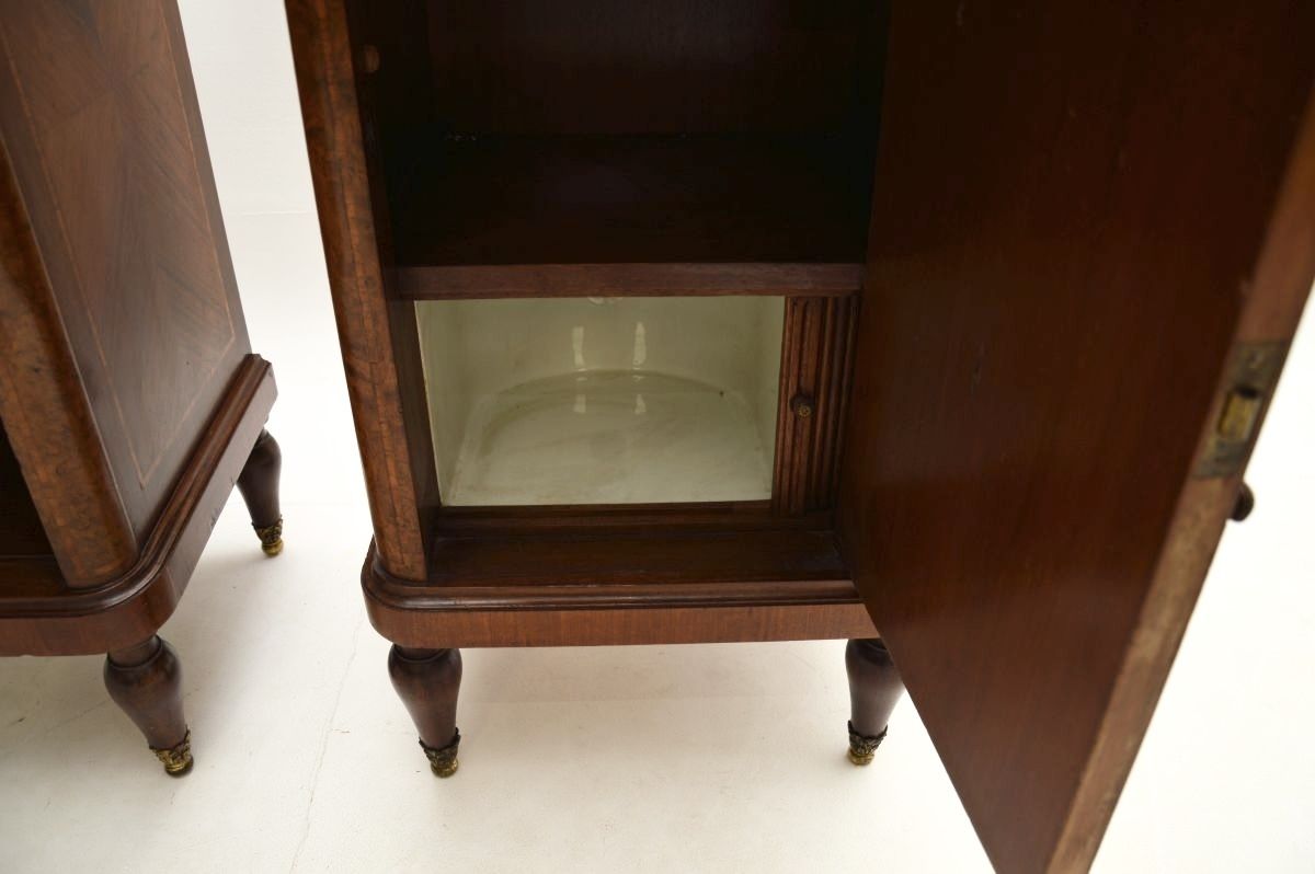 photo vinterior Pair Of Antique French Inlaid Walnut Marble Top Bedside Cabinets