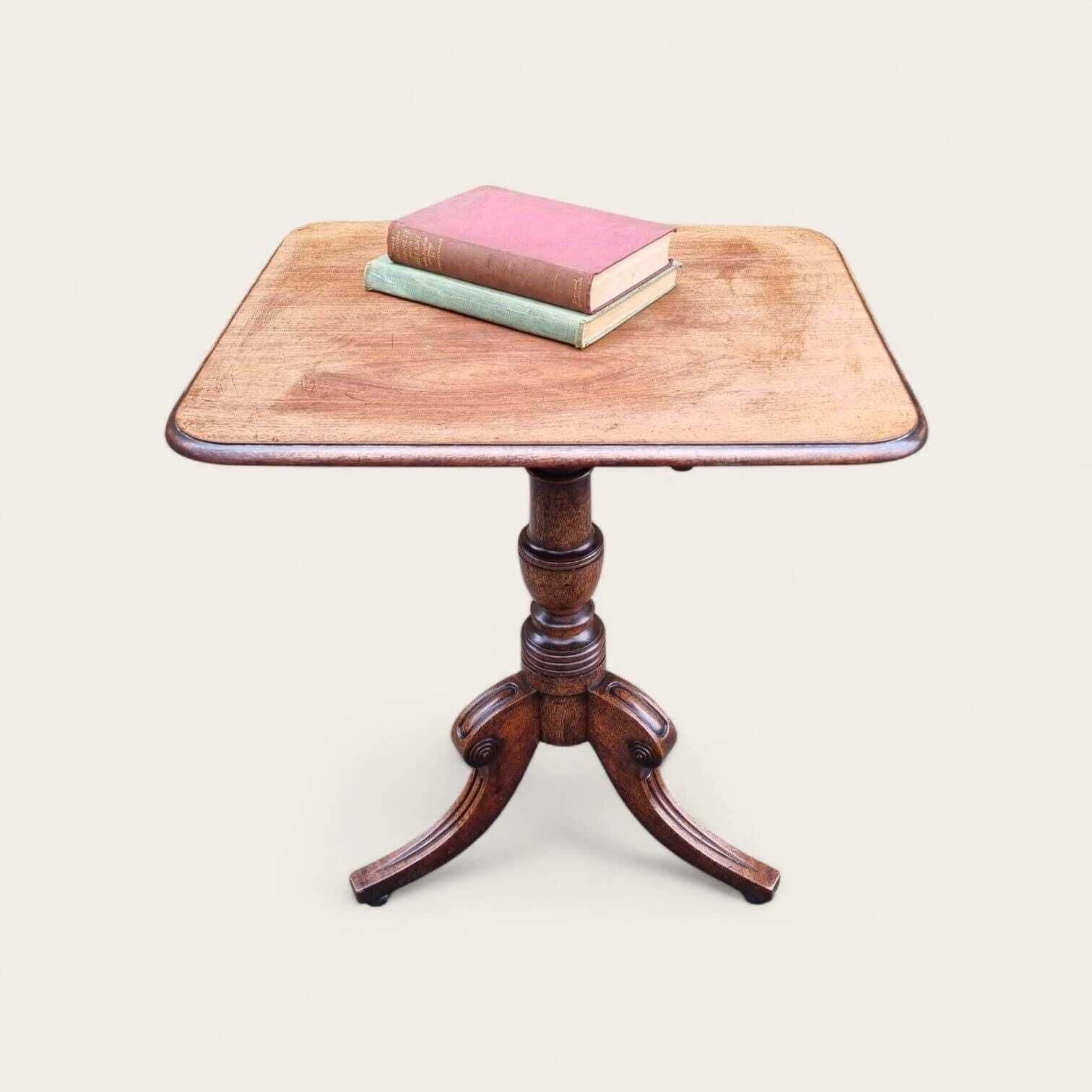 Antique Edwardian Mahogany Tilt Top Occasional Table / Tripod Base / C.1910