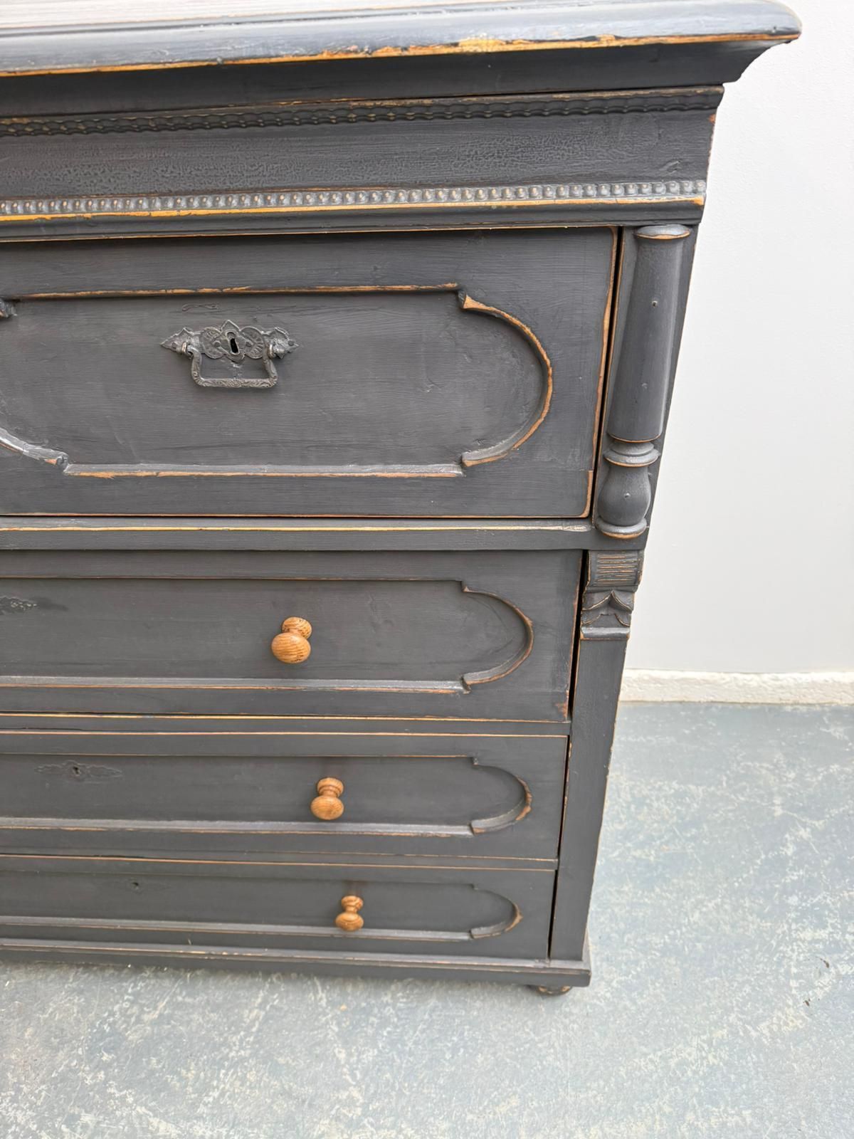 A Genuine Pine Victorian Light Grey Massive 5 Drawer Chest Of Drawers photo 795.0