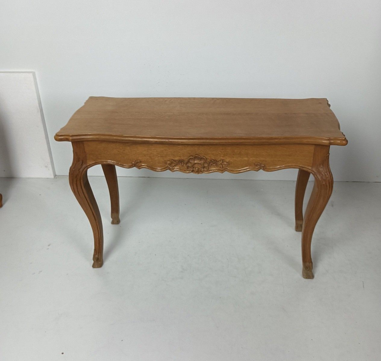 Louis XV/XVI Style  Carved Wood Vintage Side Coffee Wine Occasional Table Lovely photo furniture
