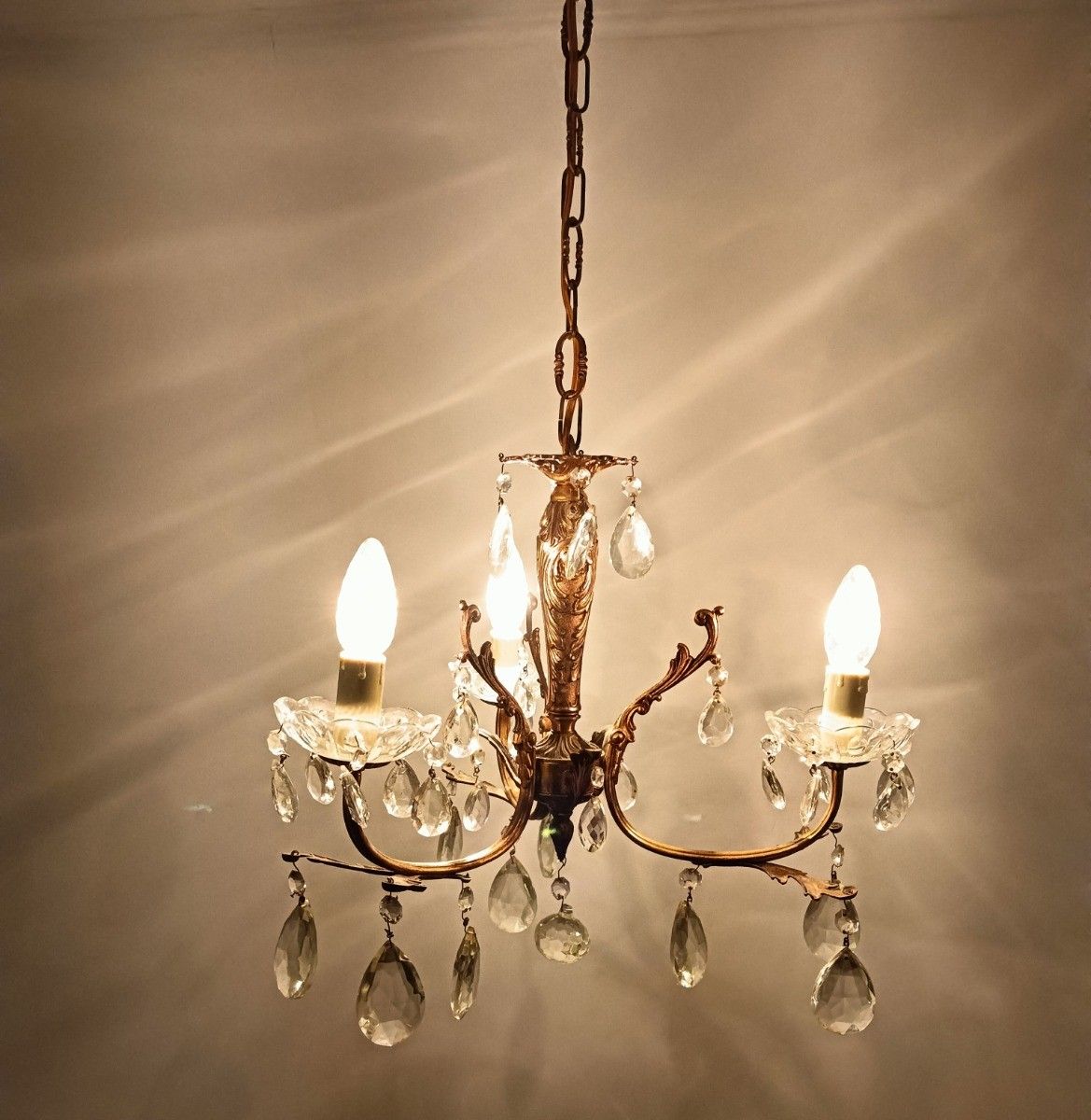 photo furniture Vintage Chandelier Pendant  Lamp Crystal Prisms 3  Lights Arm  Ceiling Fixture