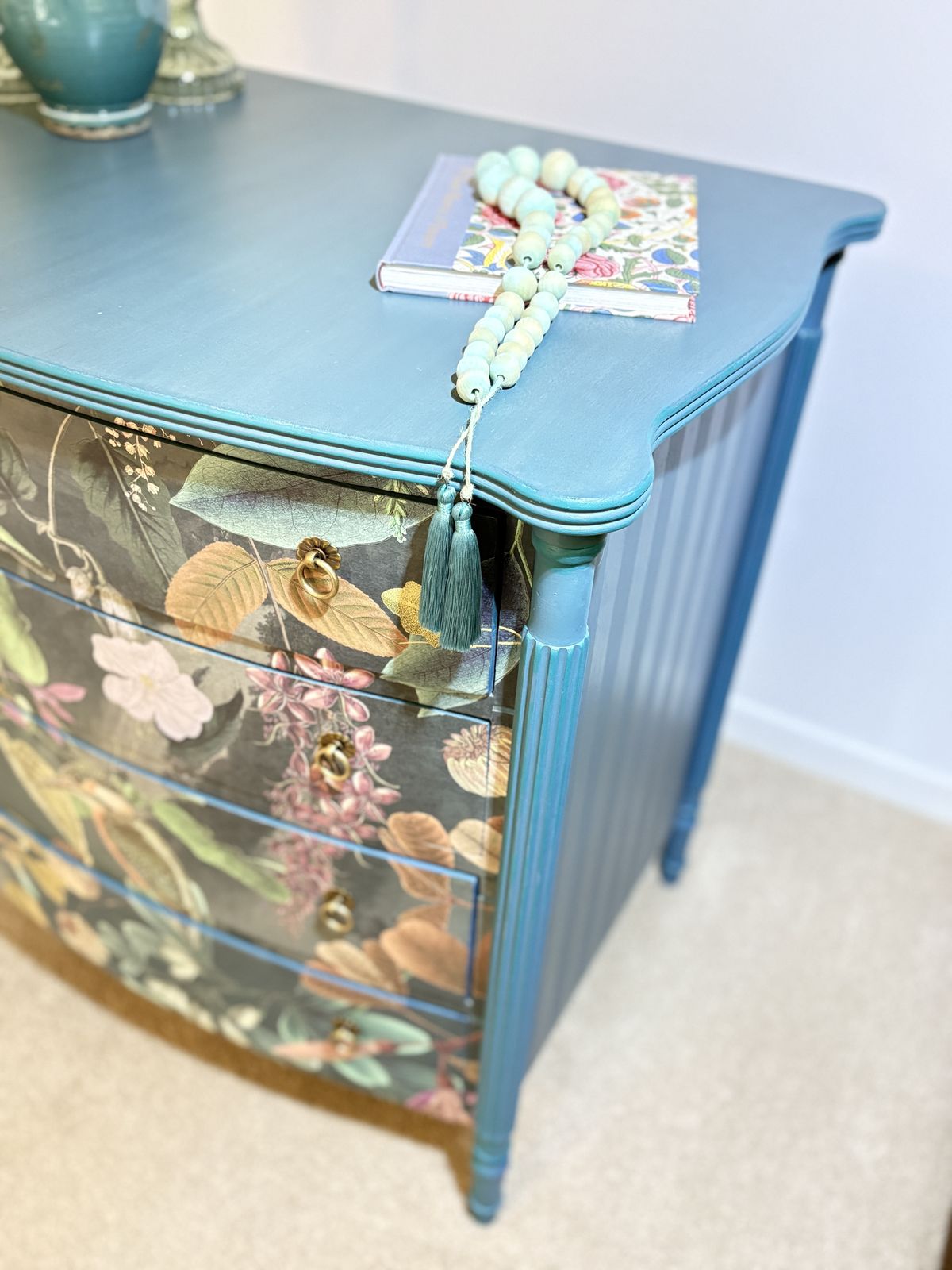photo furniture A Bespoke Georgian Serpentine Style Chest Of Drawers