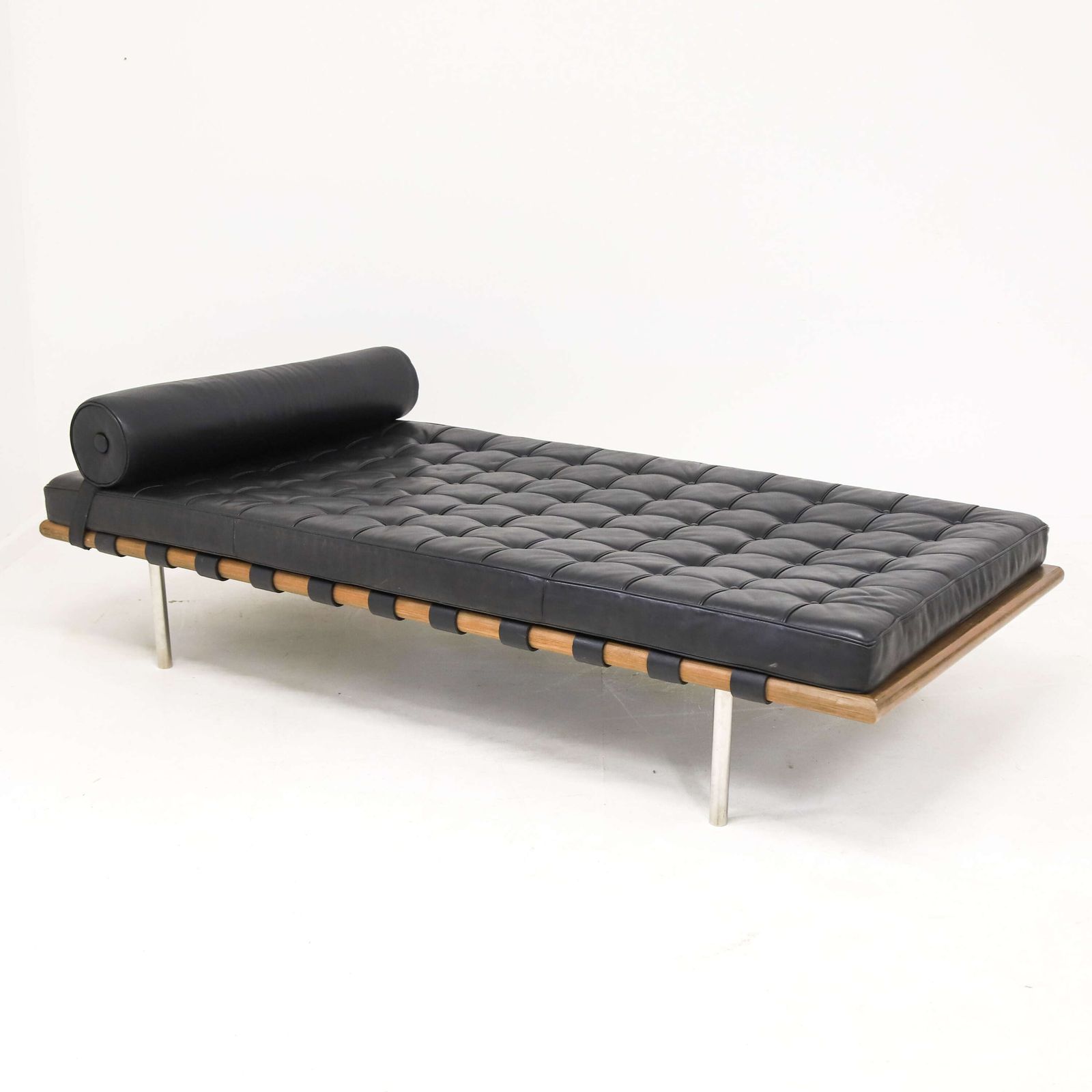 Vintage 1990s Barcelona Day Bed In Black Leather And Rosewood photo furniture
