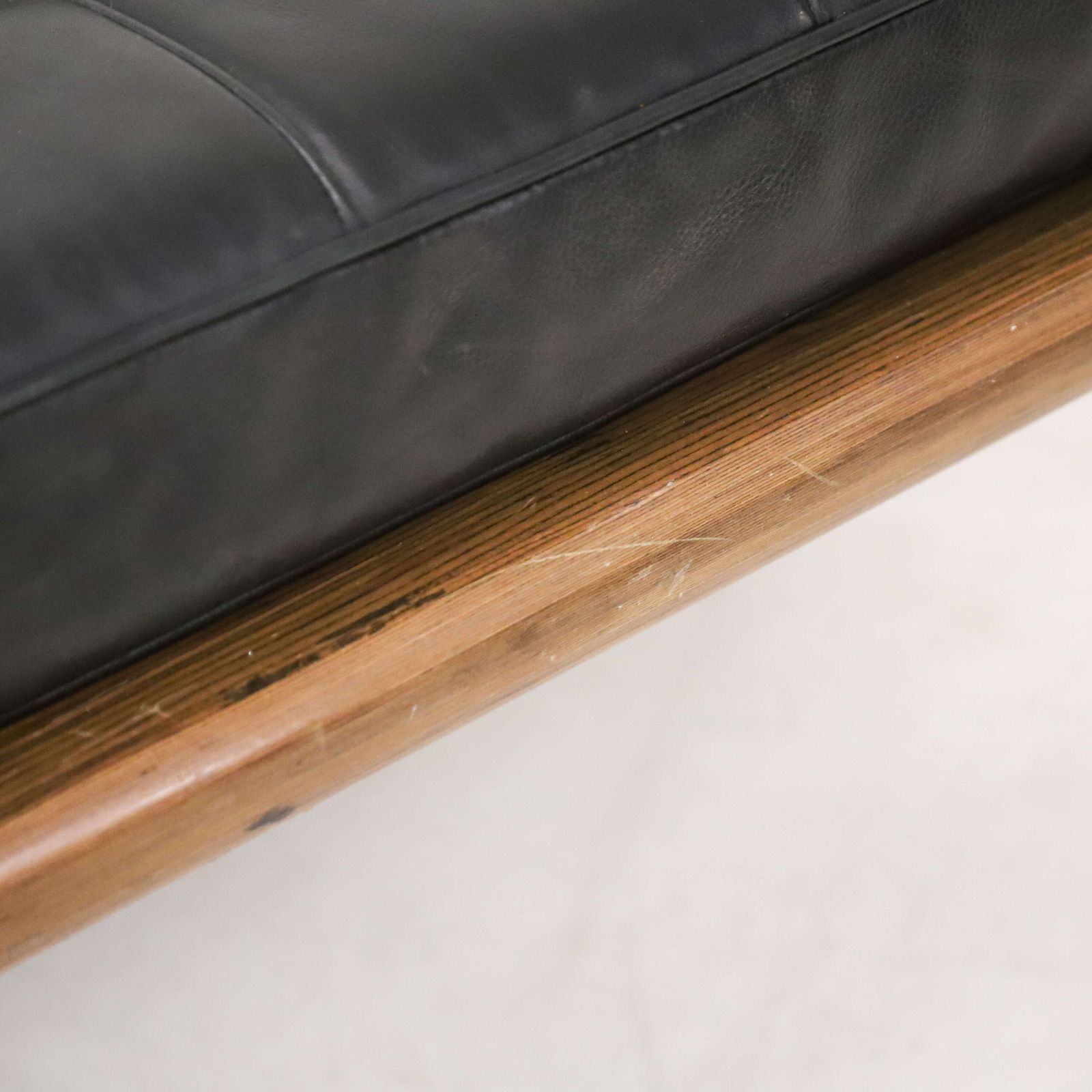 photo furniture Vintage 1990s Barcelona Day Bed In Black Leather And Rosewood