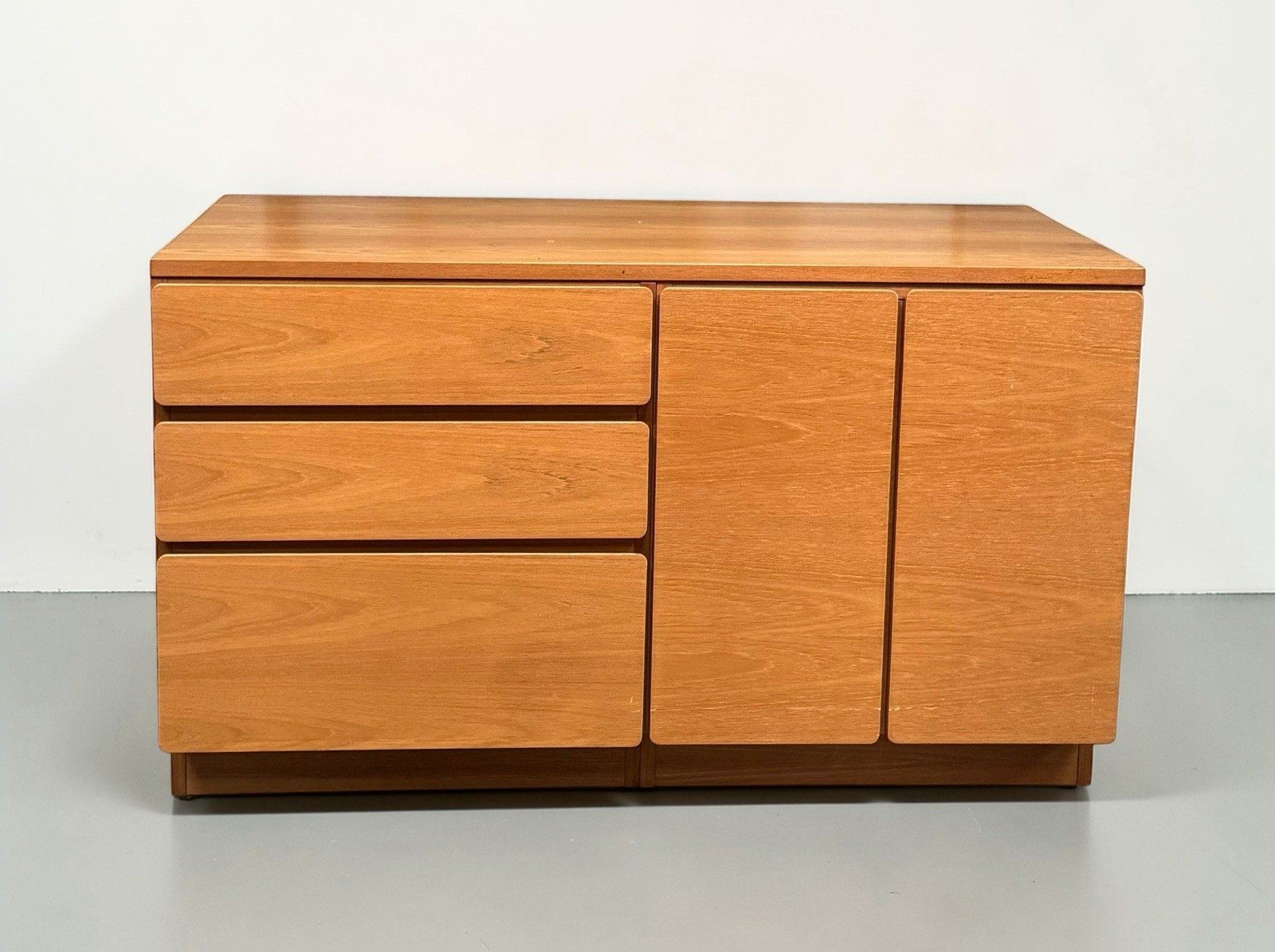 395.0 Vintage Robert Heritage For Beaver And Tapley Teak Sideboard Media Unit C1970s photo