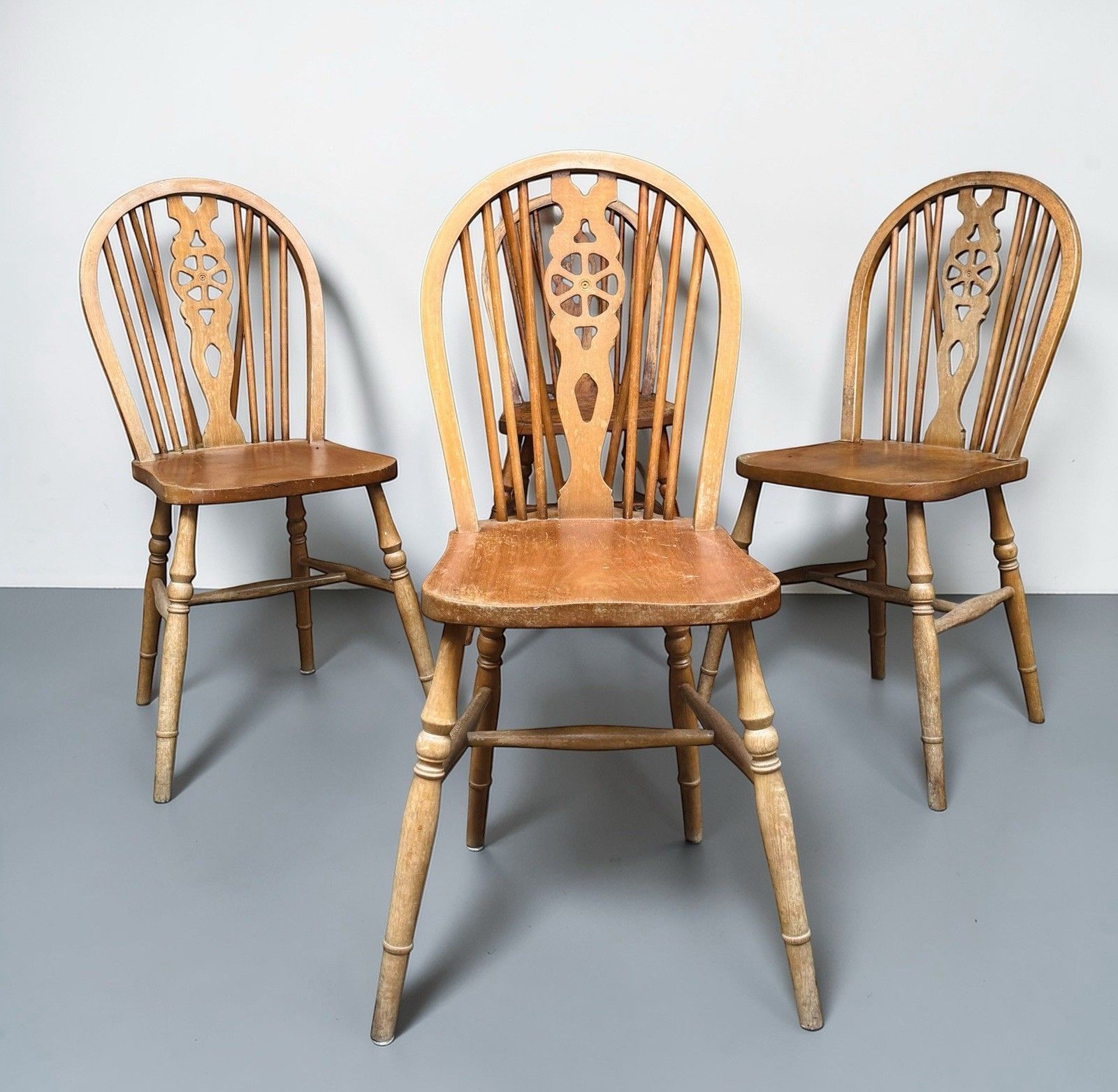 Antique Set Of Four Elm And Beech Windsor Wheelback Dining Chairs C1940s