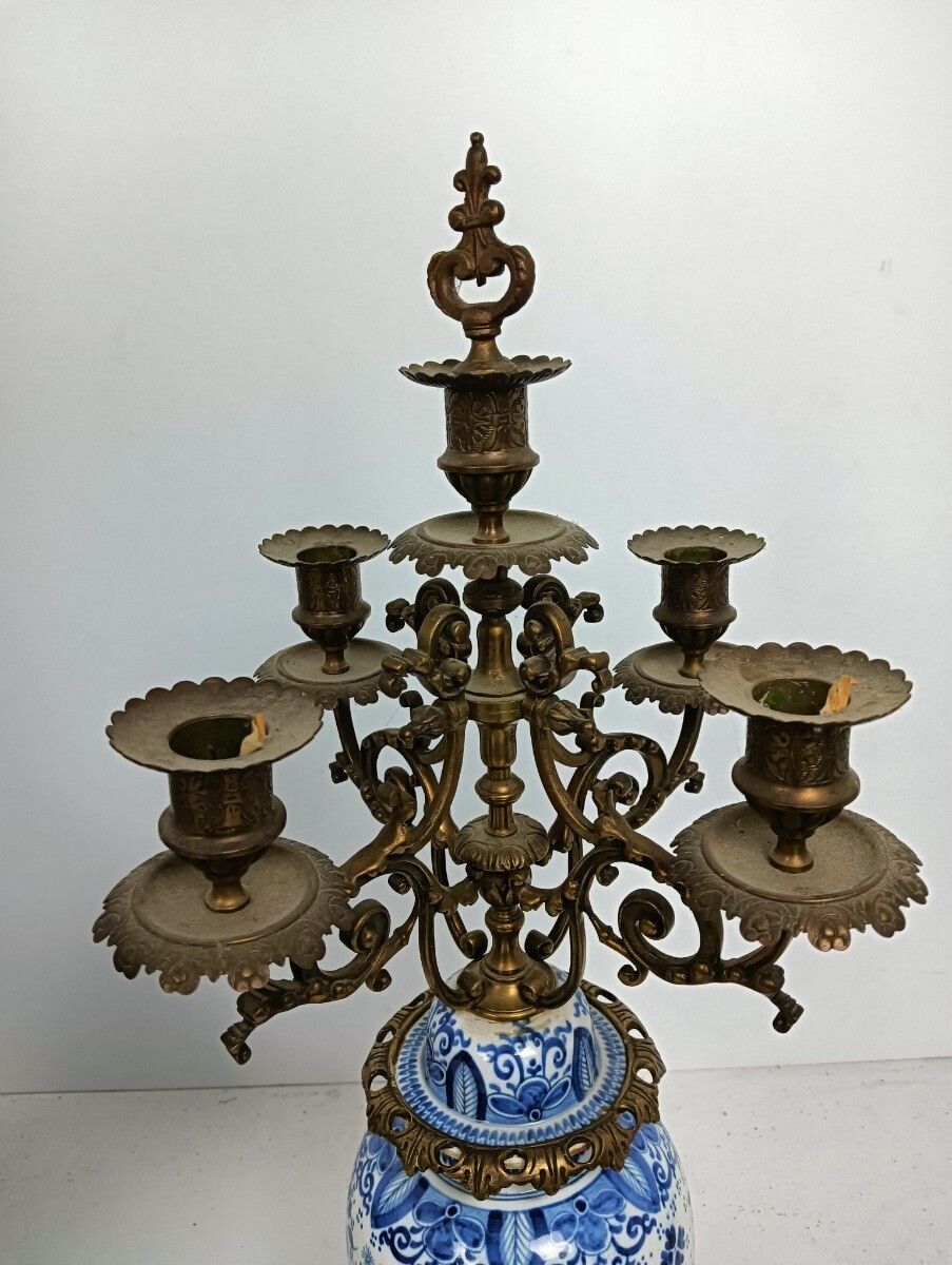 Garniture Set Of 3 Mantle Pieces Clock Two Candelabras Porcelain Delft Blue Whit photo vinterior