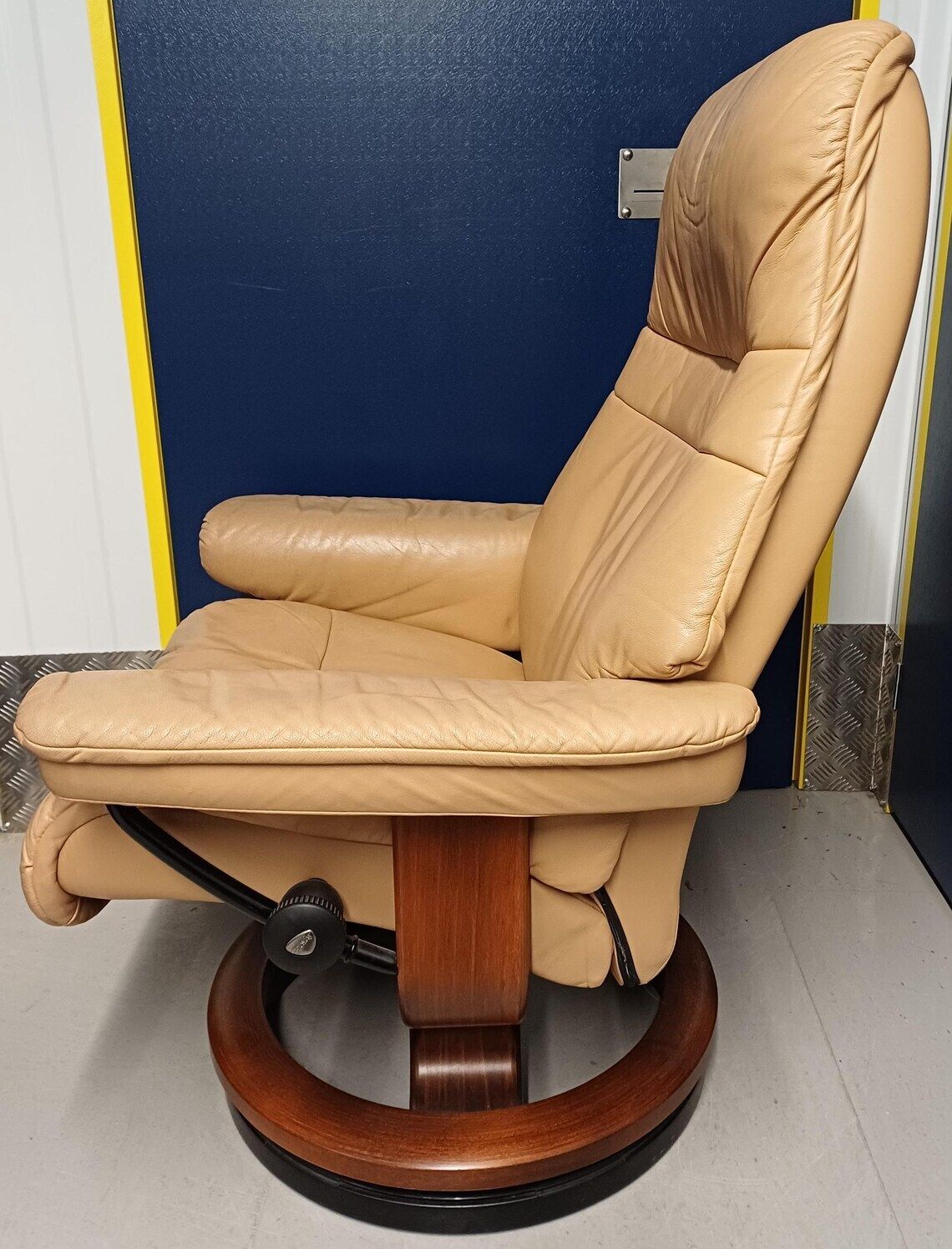 Furniture Ekornes Stressless Tan Leather Recliner Armchair And Footstool   Free Delivery Within 50 Miles, Further Afield At Cost. photo